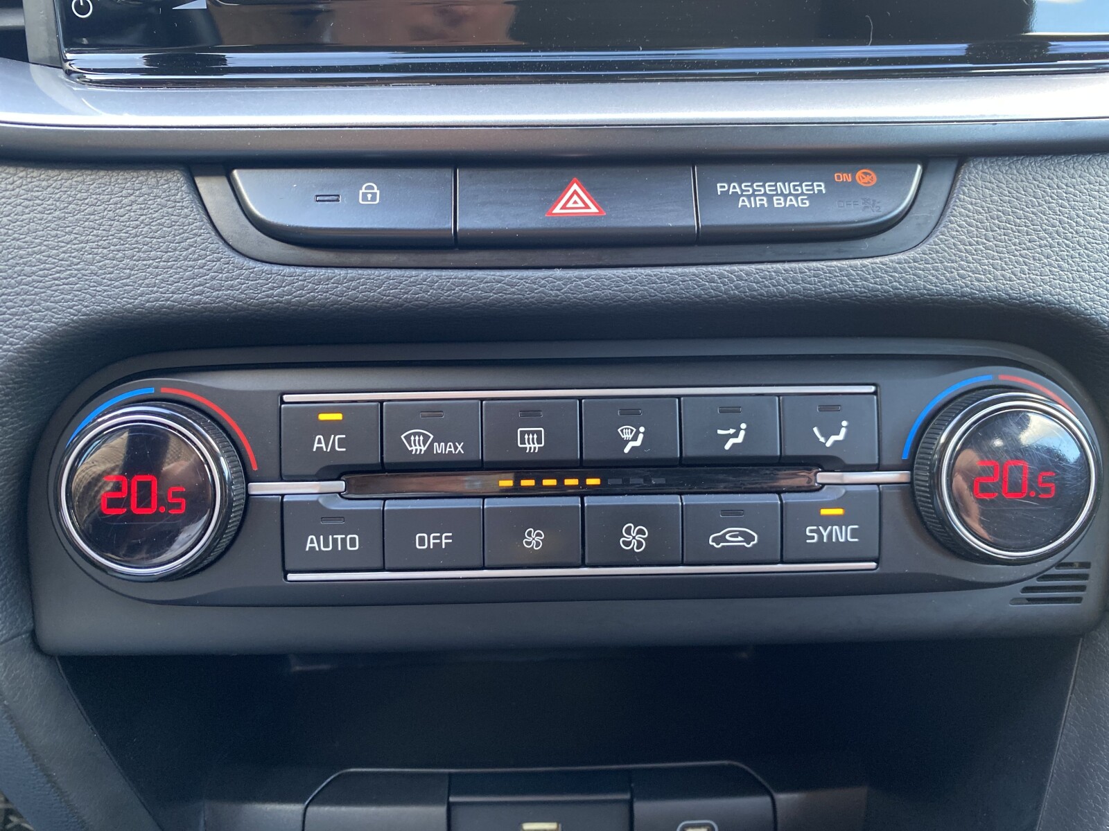 Kia Ceed - zdjęcie 26