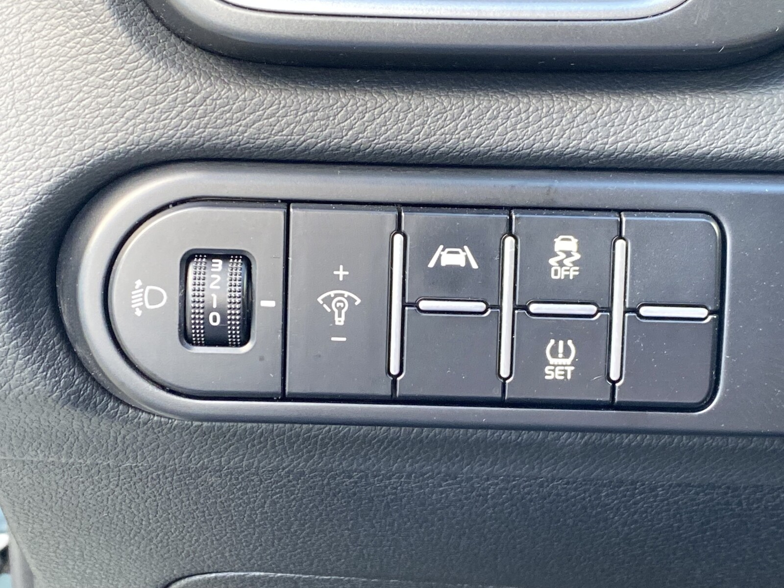 Kia Ceed - zdjęcie 18