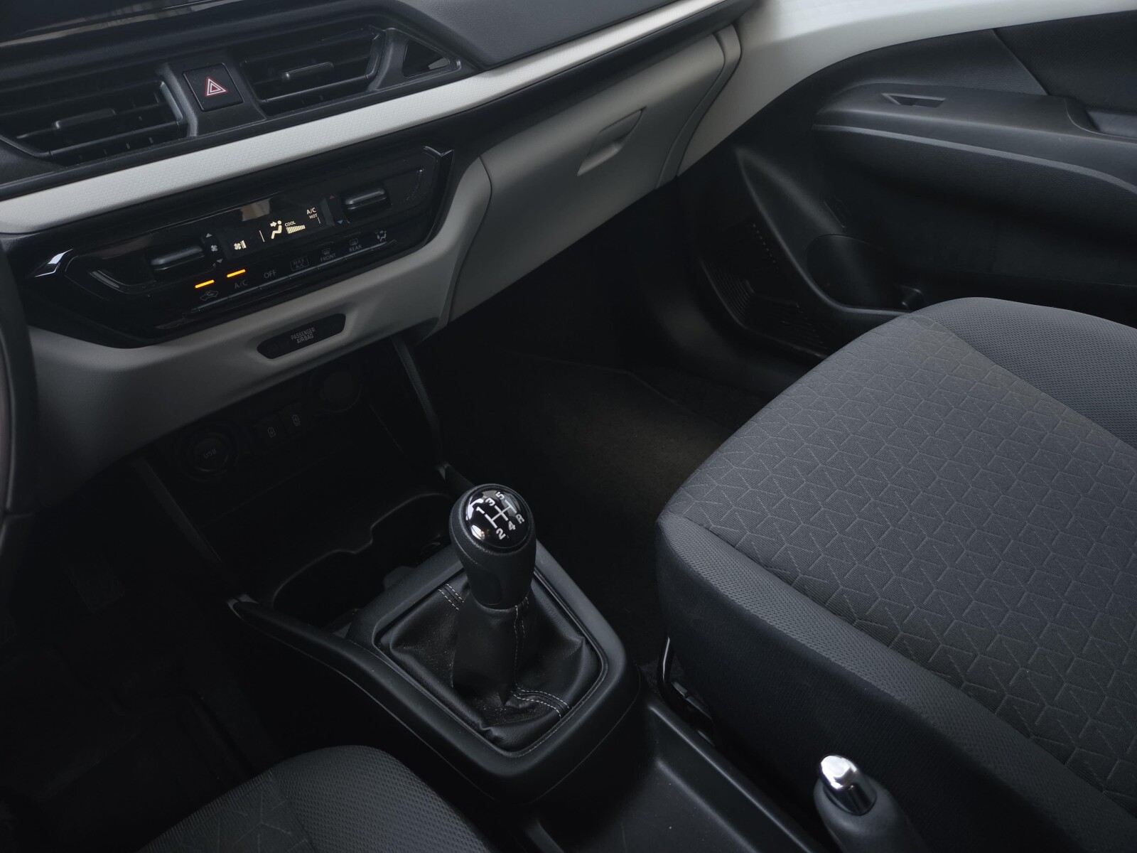 Suzuki Swift - zdjęcie 13