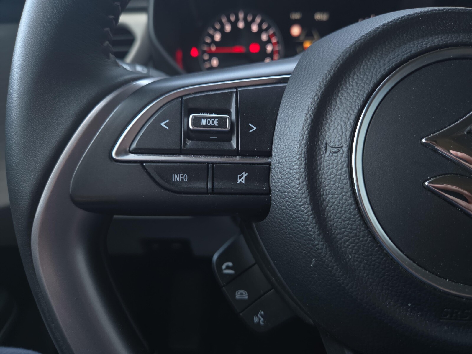 Suzuki Swift - zdjęcie 18