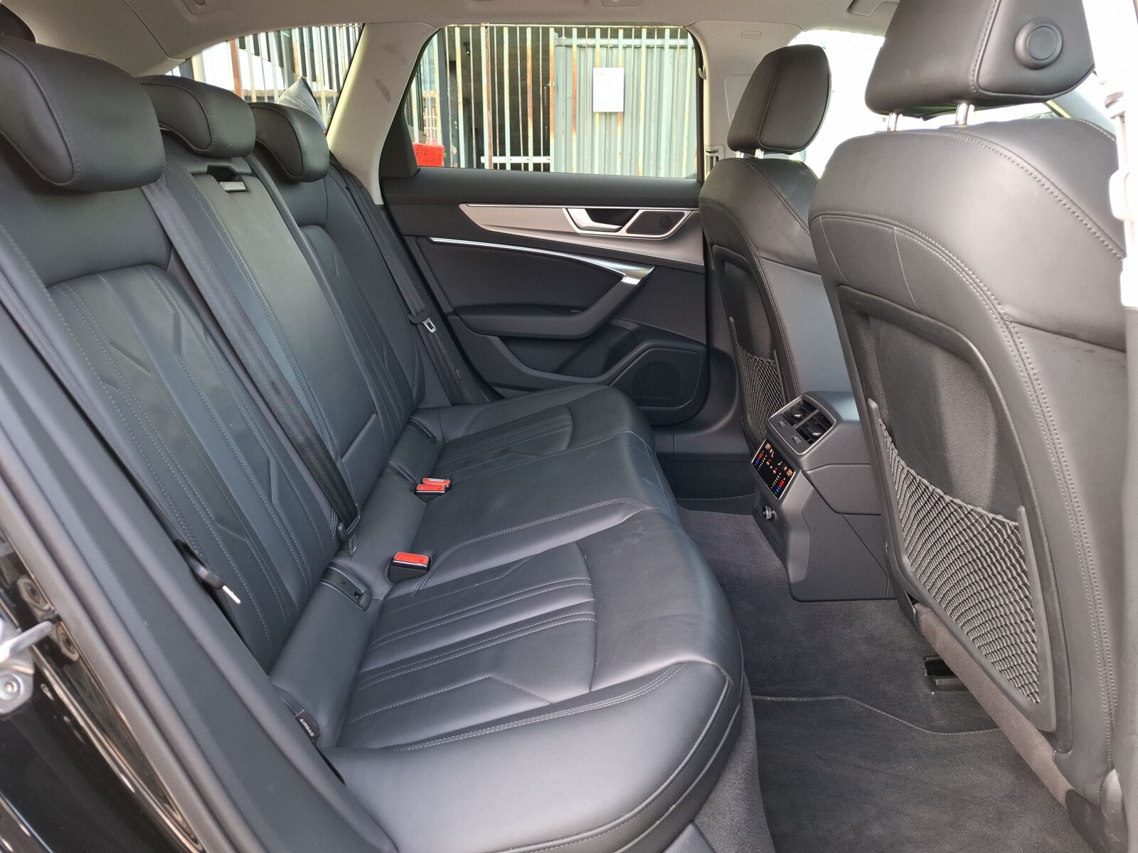 Audi A6 Avant - zdjęcie 16