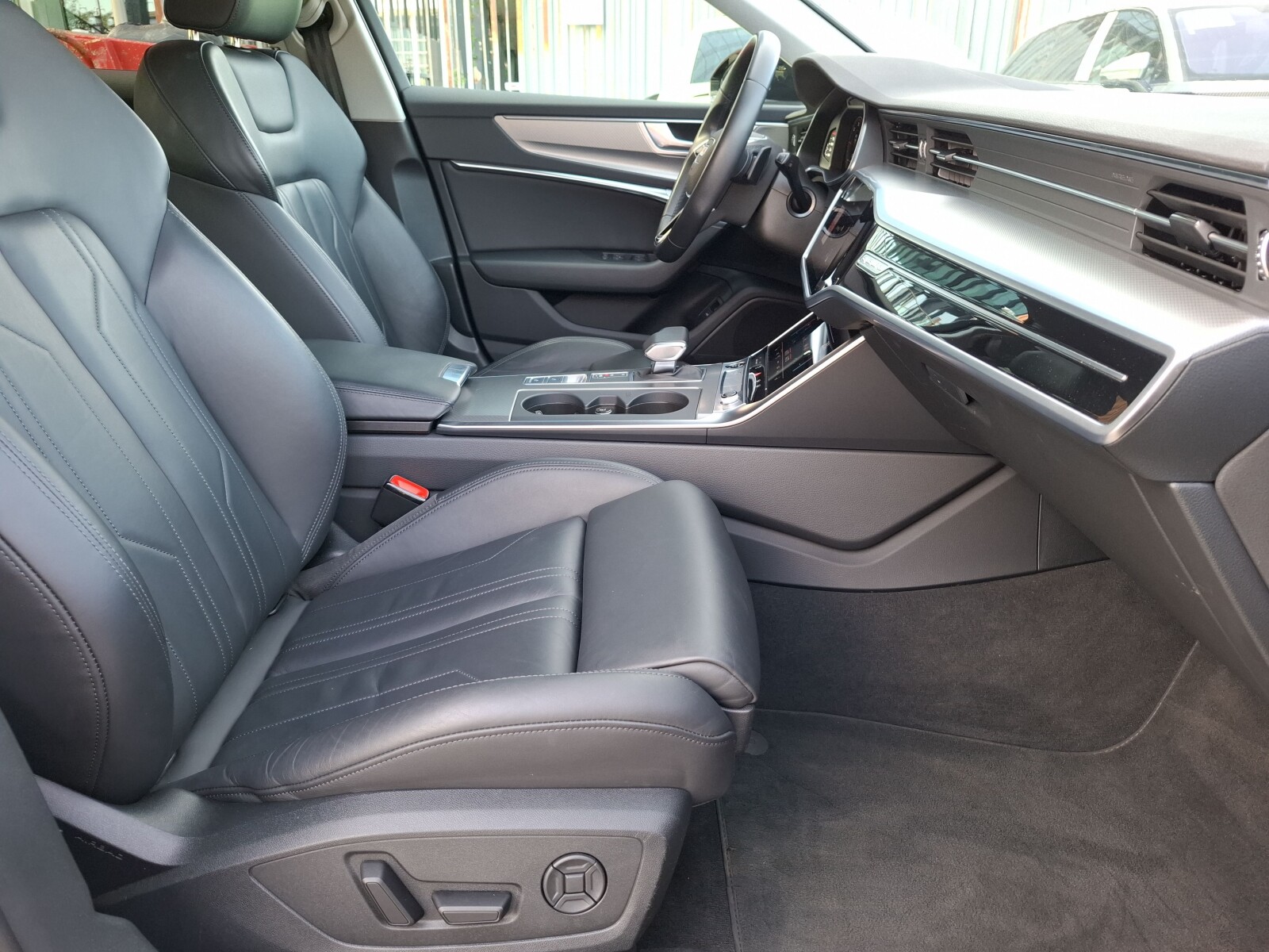 Audi A6 Avant - zdjęcie 19