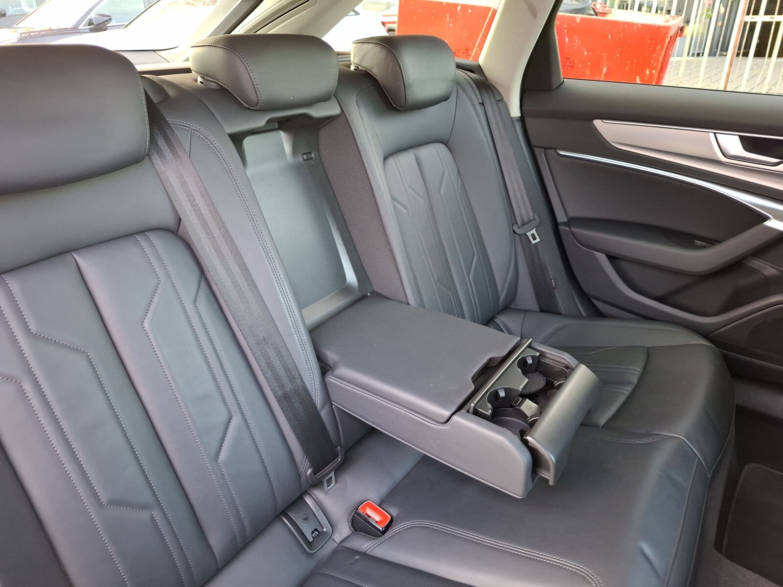 Audi A6 Avant - zdjęcie 18