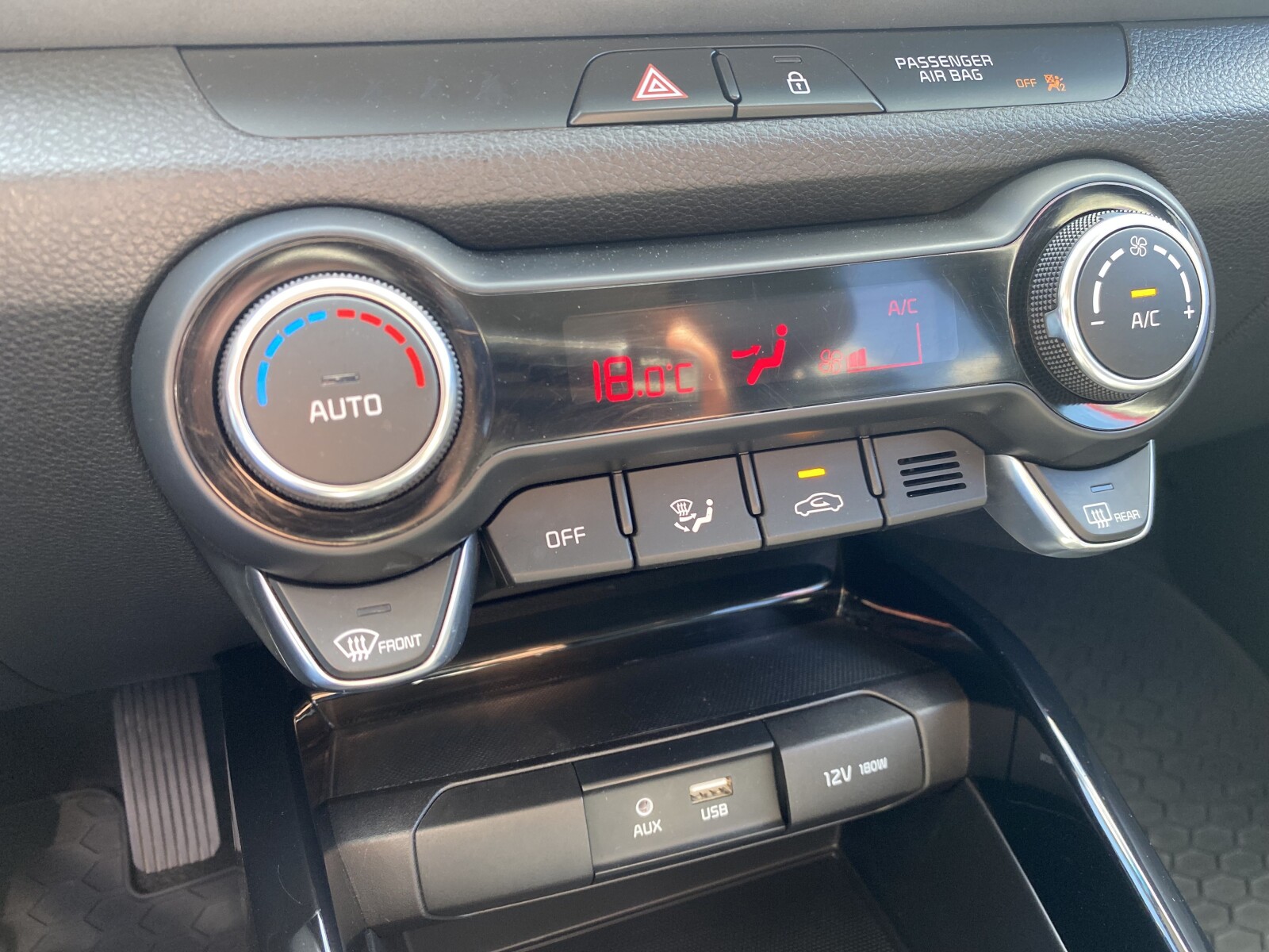 Kia Stonic - zdjęcie 24
