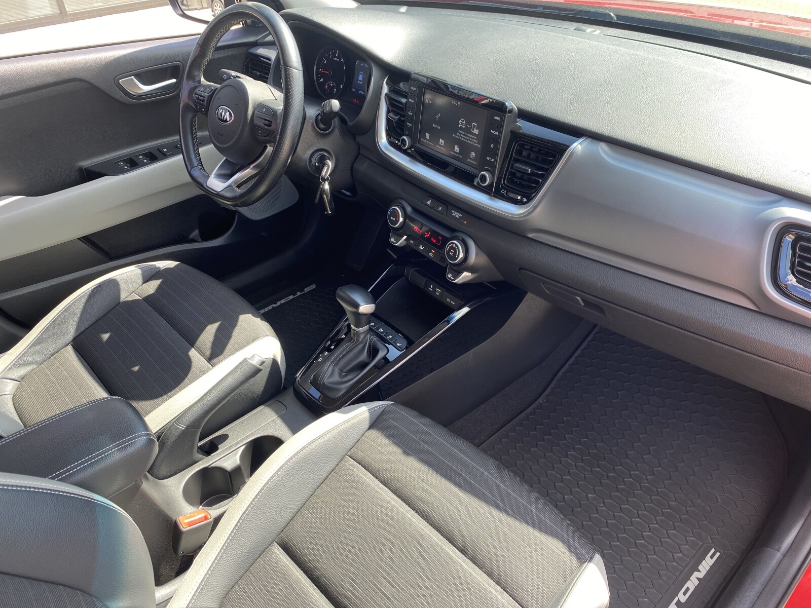 Kia Stonic - zdjęcie 15