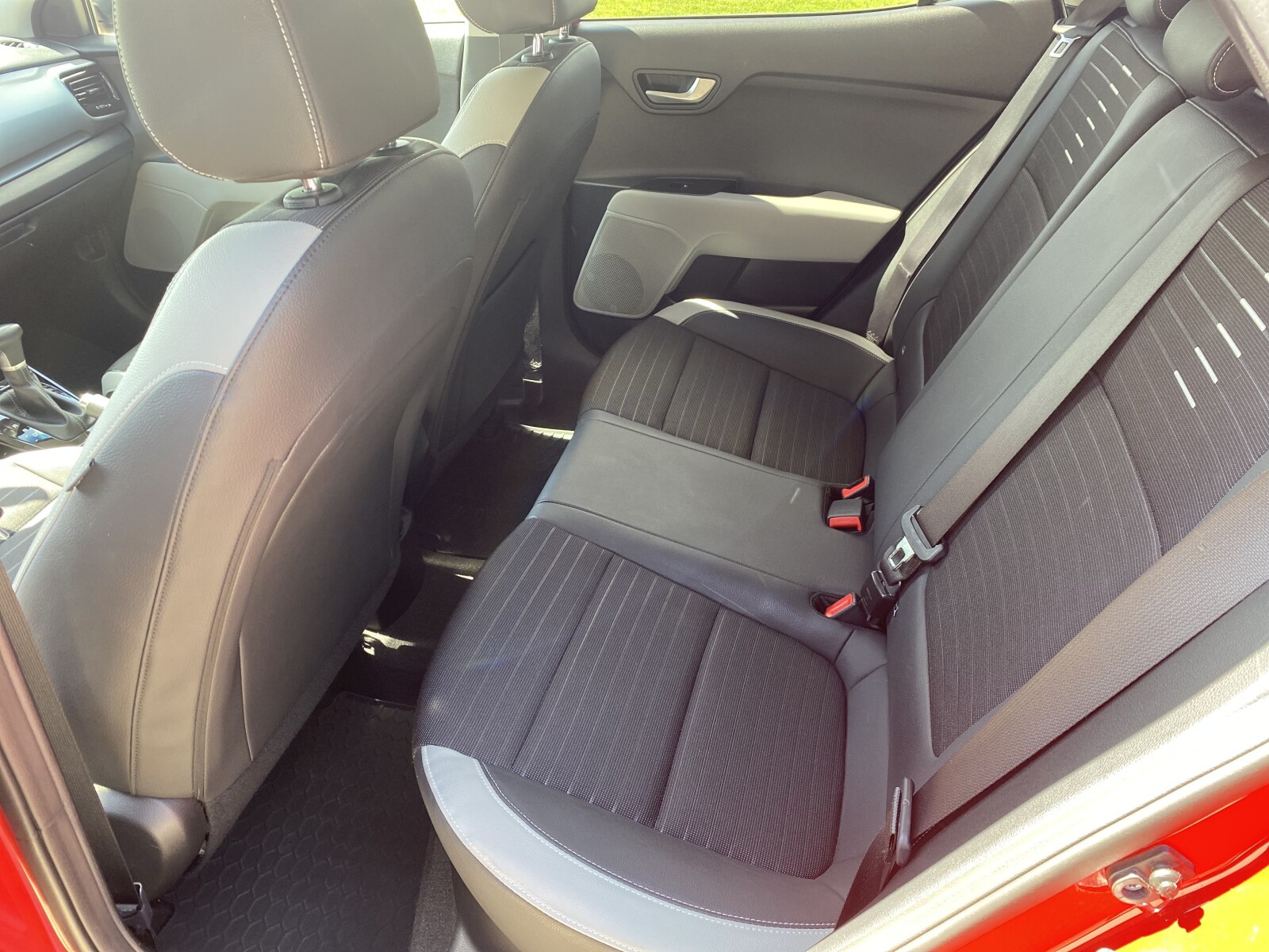 Kia Stonic - zdjęcie 10