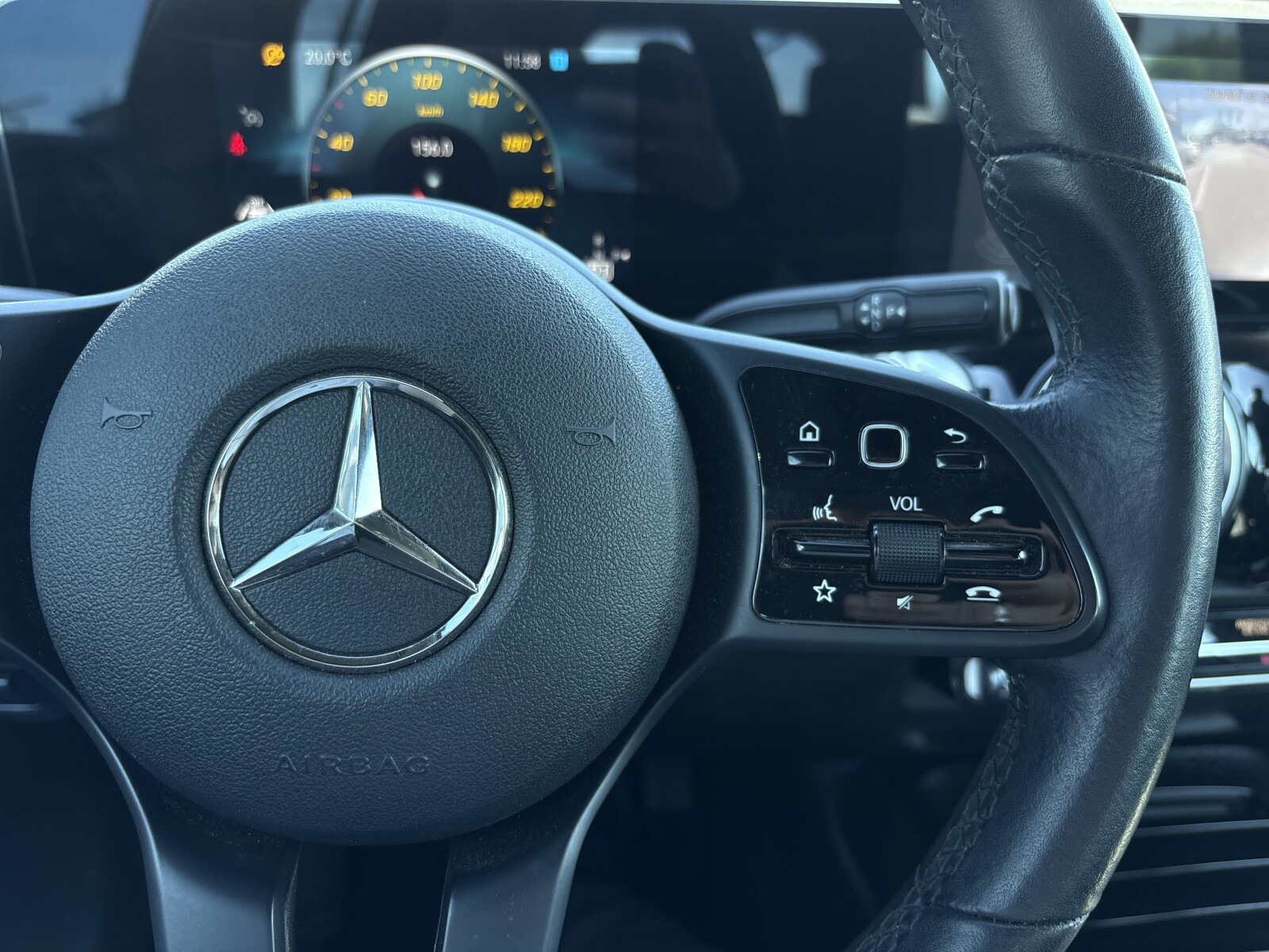 Mercedes-Benz GLB - zdjęcie 16