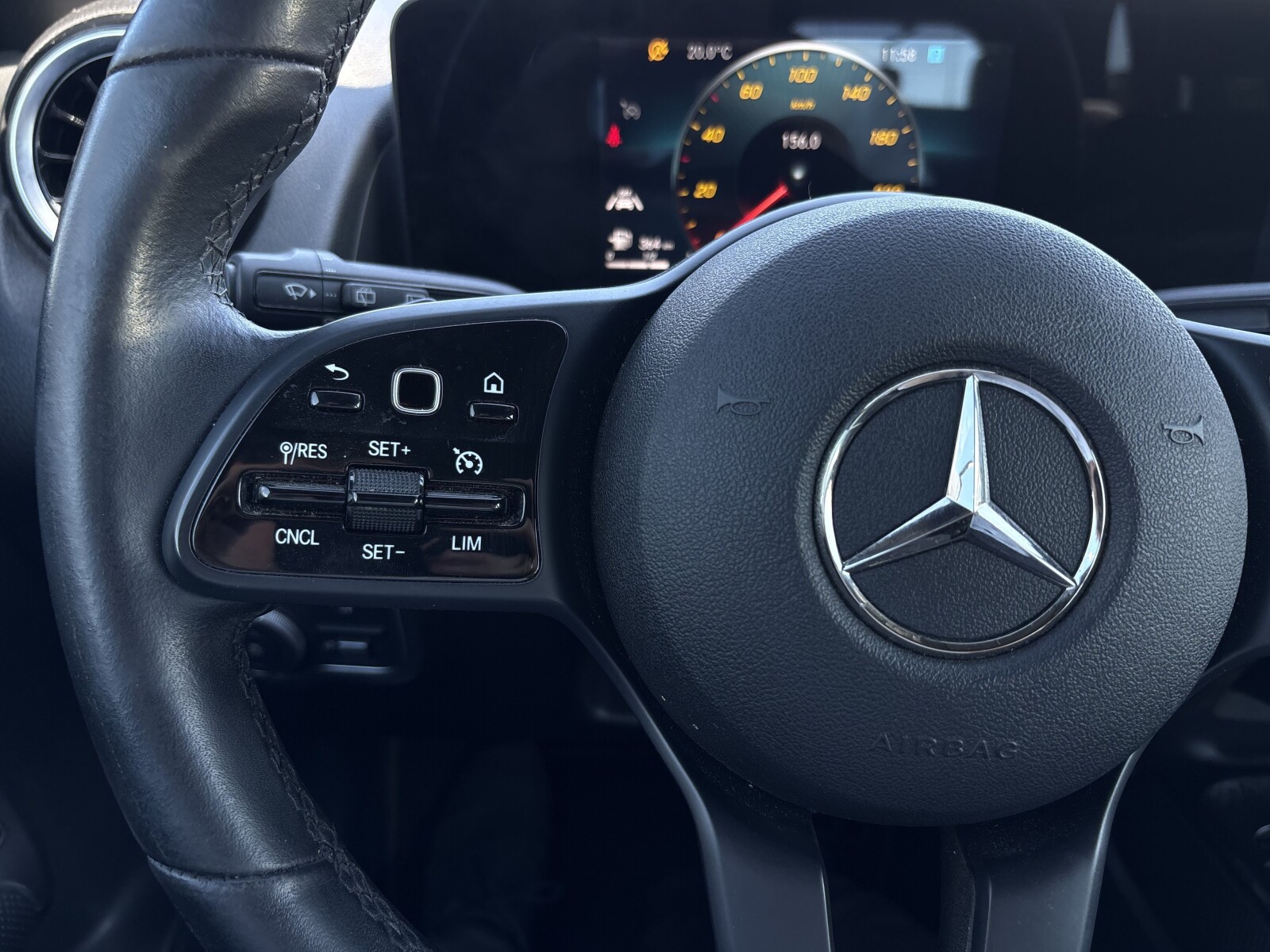 Mercedes-Benz GLB - zdjęcie 14