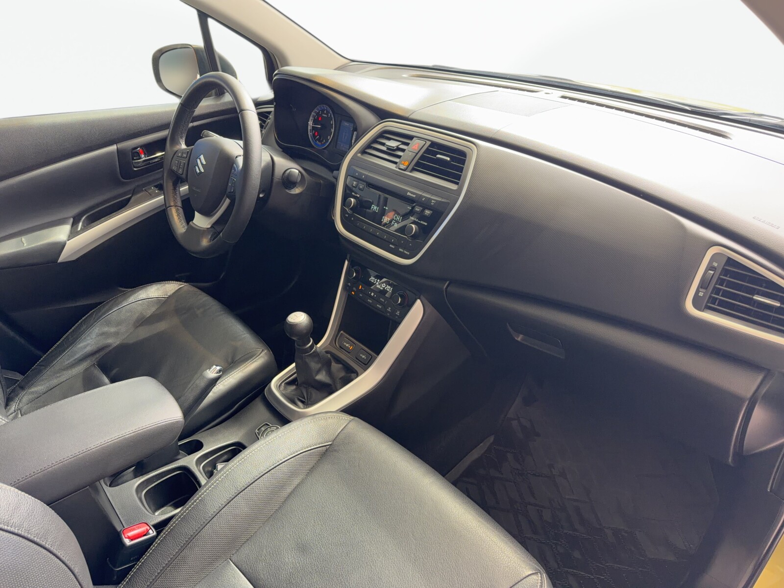 Suzuki SX4 S-Cross - zdjęcie 18