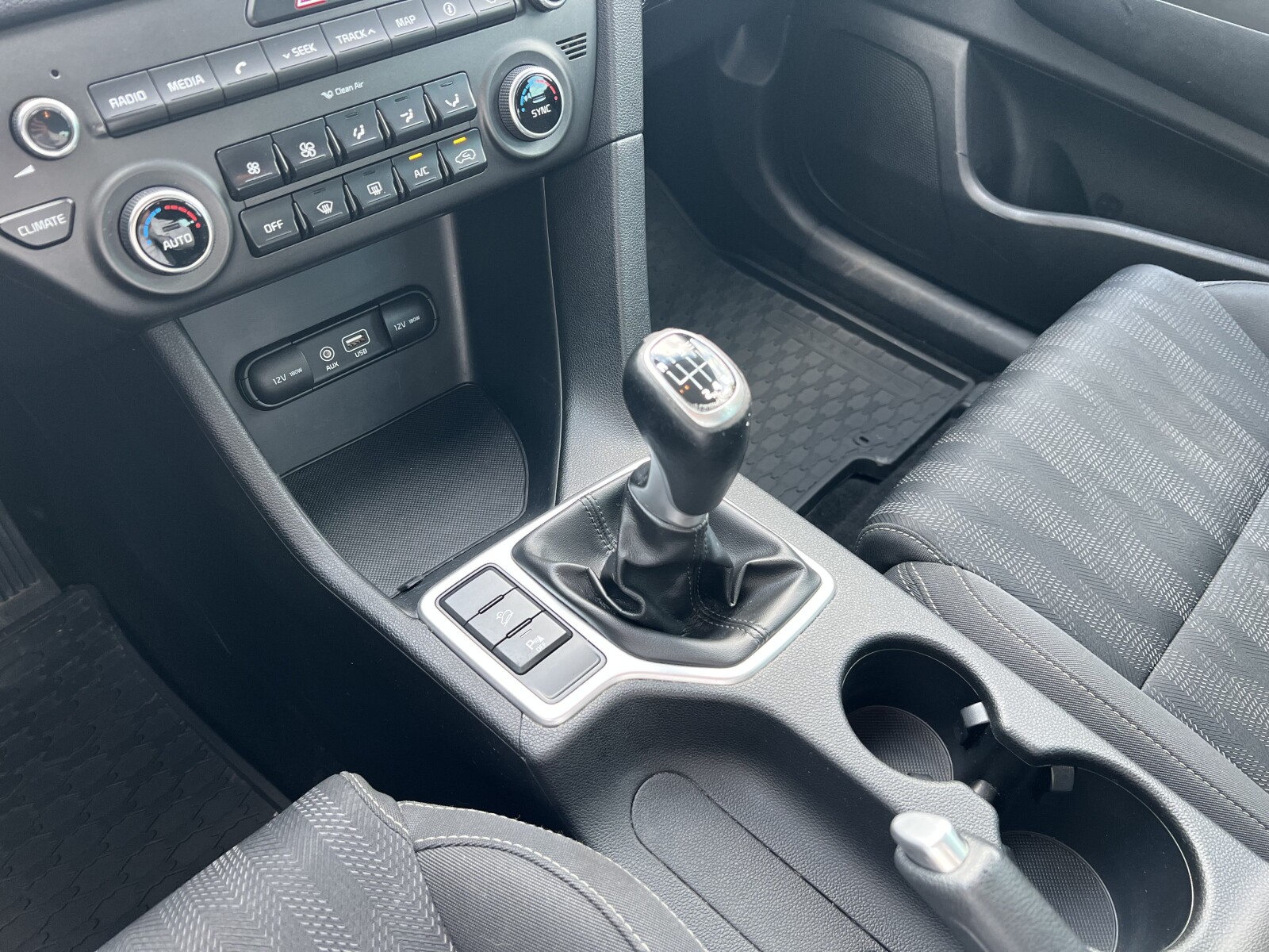Kia Sportage - zdjęcie 18