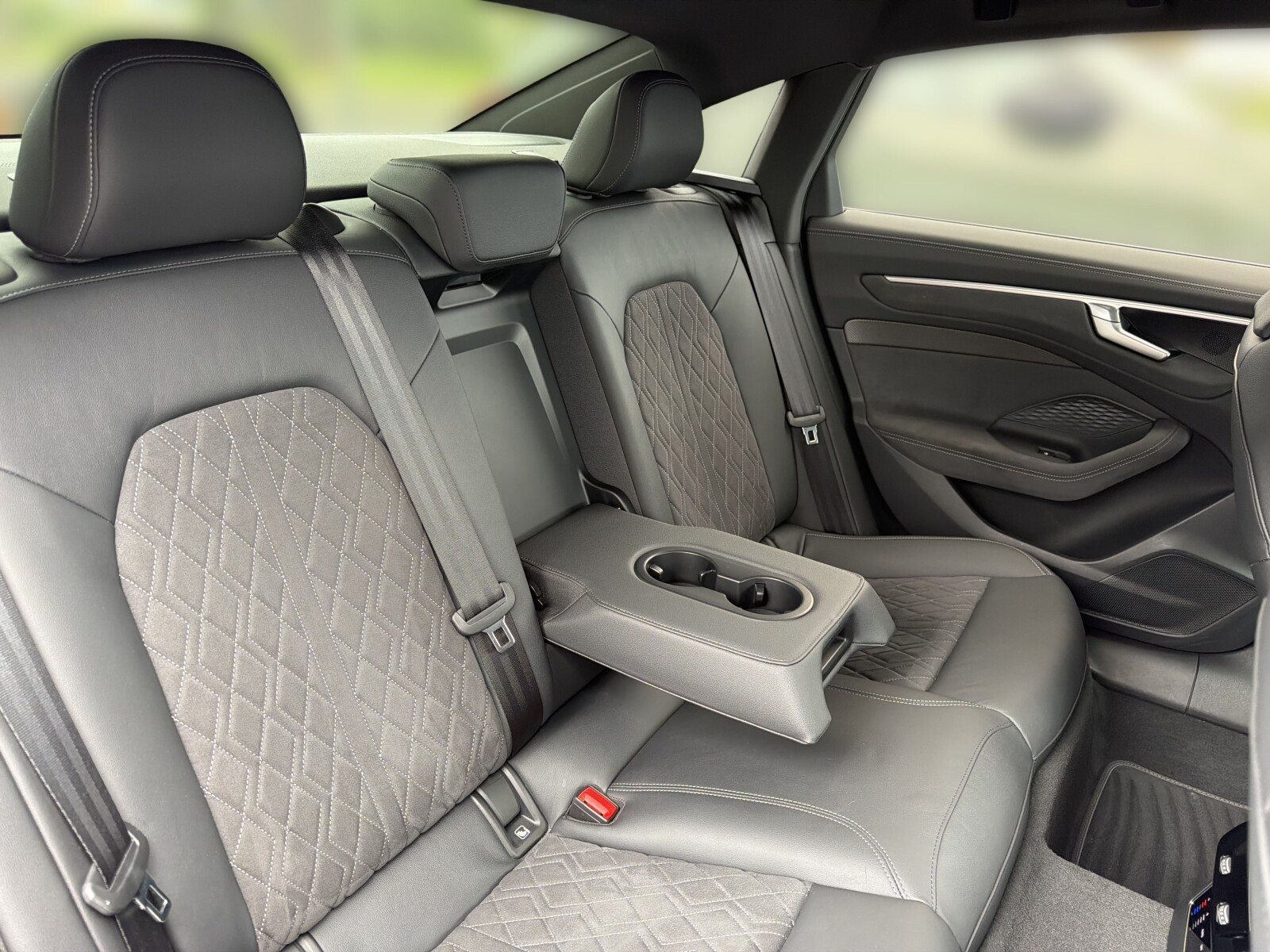 Audi A6 Limousine - zdjęcie 14