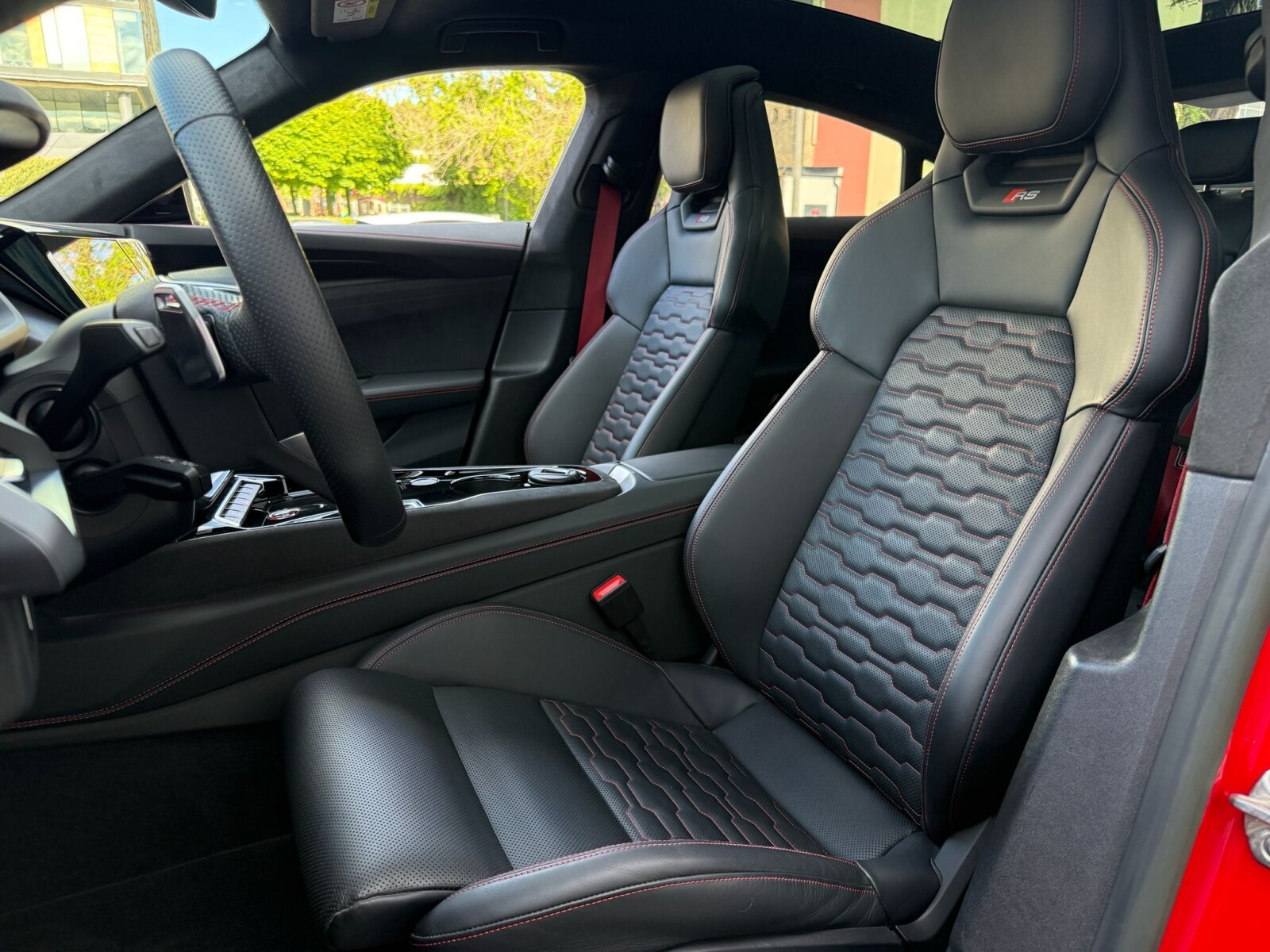 Audi RS e-tron GT - zdjęcie 17