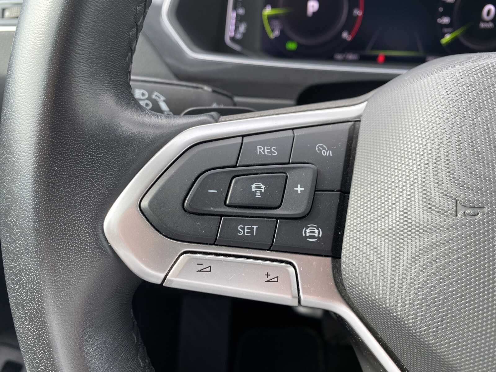Volkswagen Tiguan - zdjęcie 25
