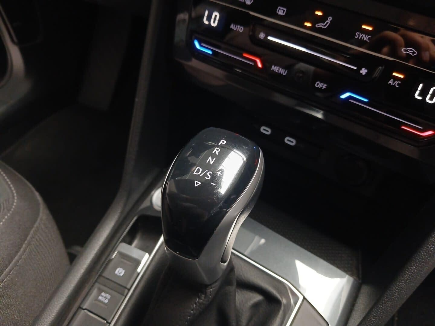Volkswagen Tiguan - zdjęcie 14