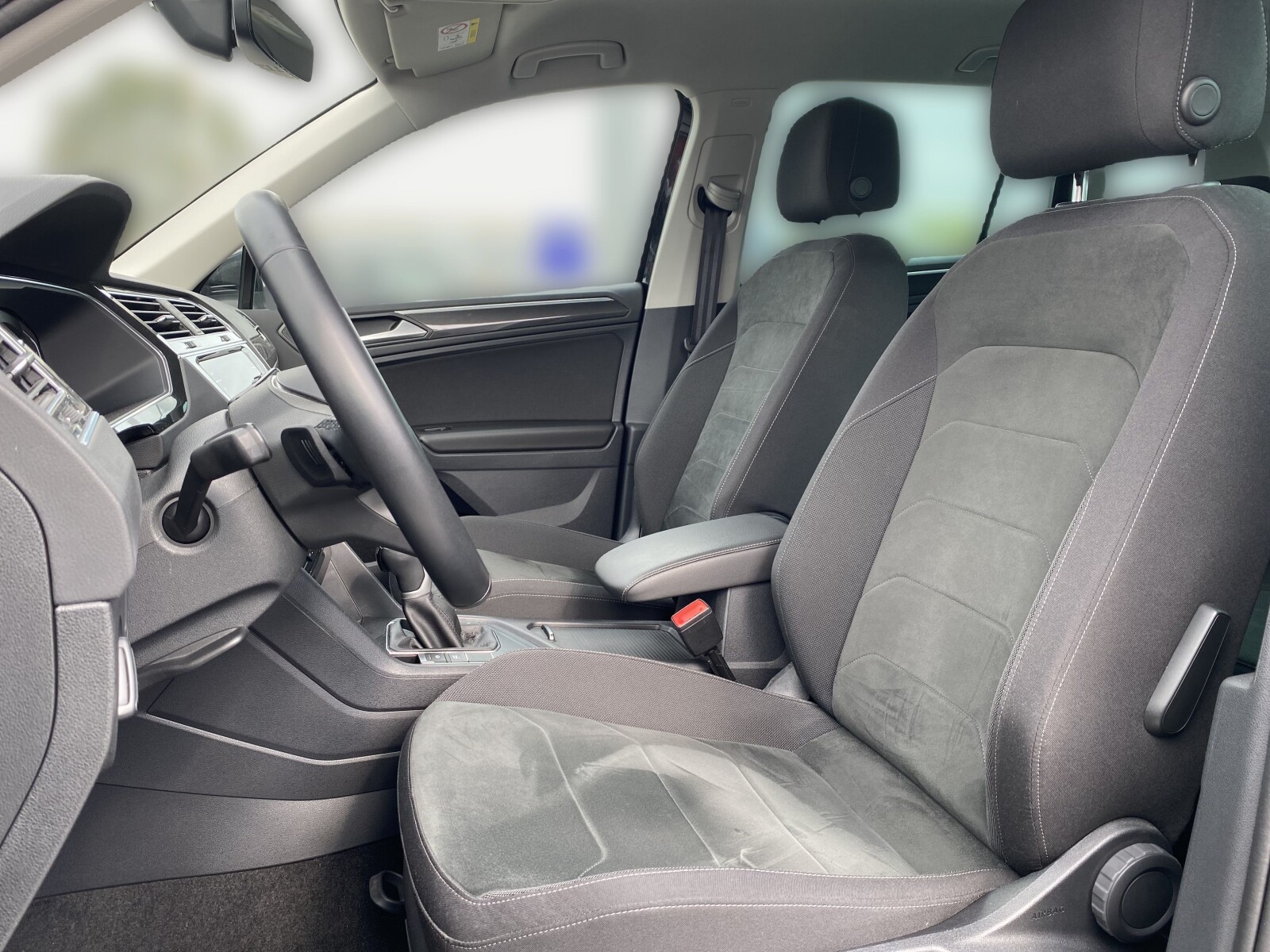 Volkswagen Tiguan - zdjęcie 12