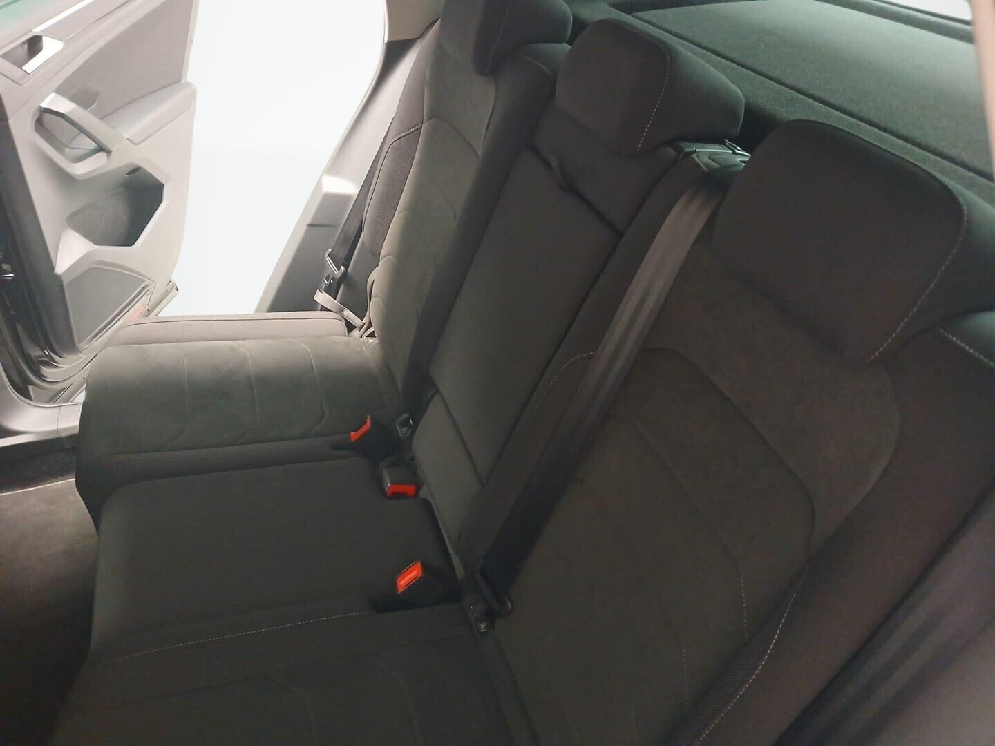 Volkswagen Tiguan - zdjęcie 33