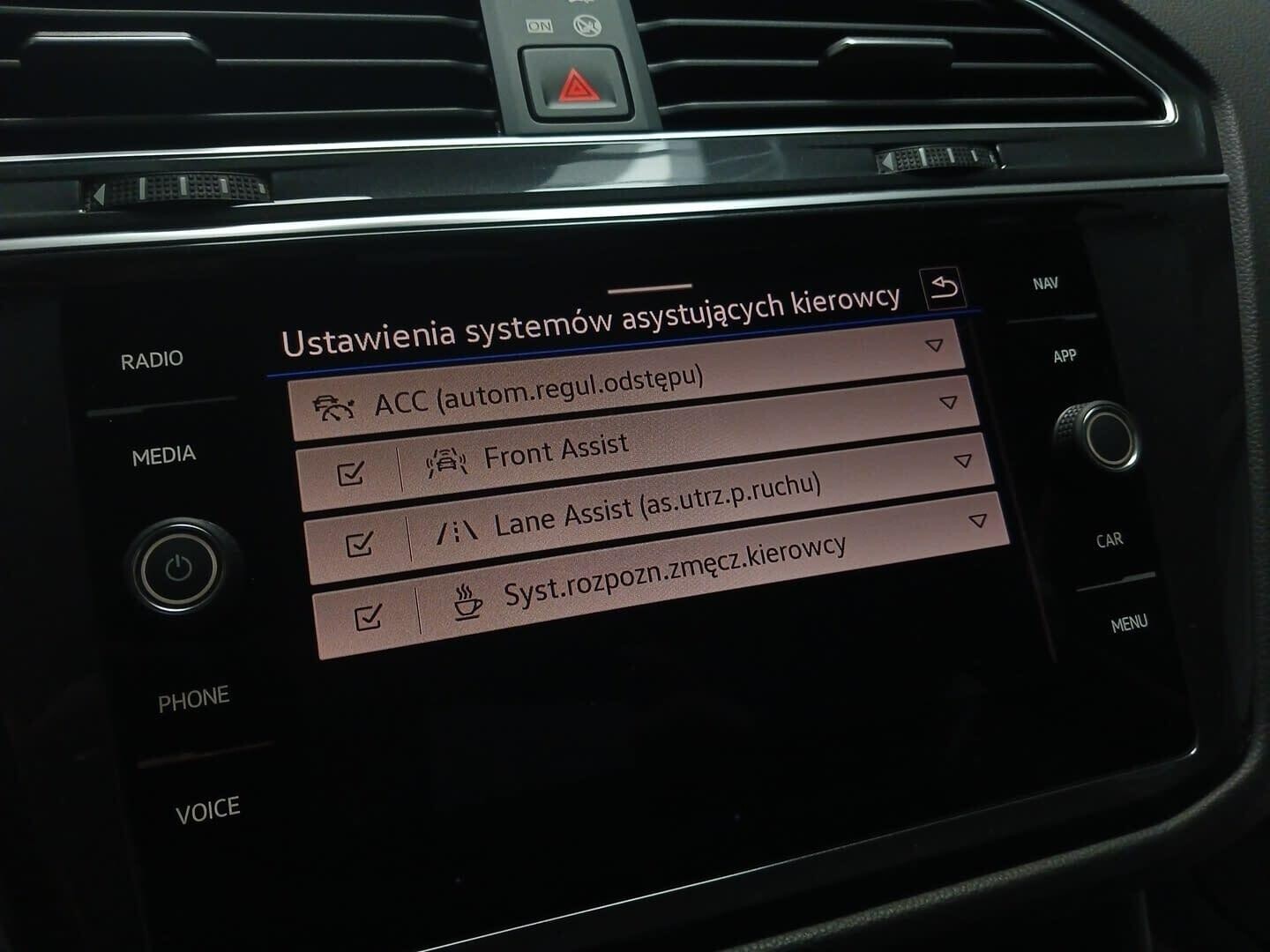 Volkswagen Tiguan - zdjęcie 22