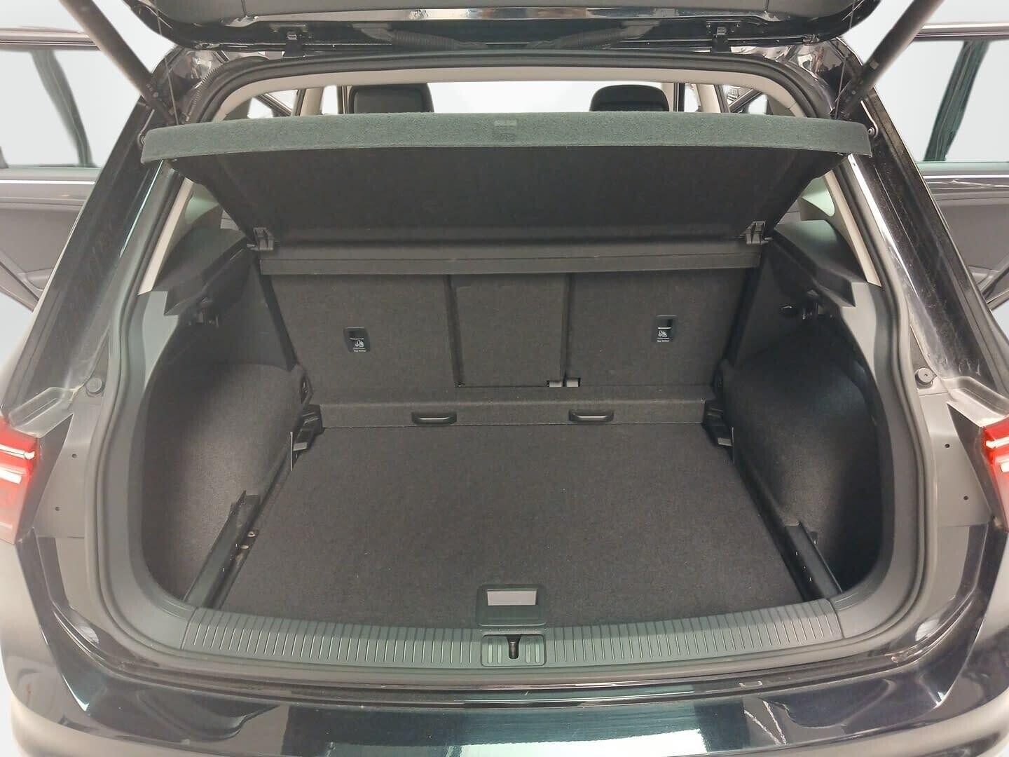 Volkswagen Tiguan - zdjęcie 35