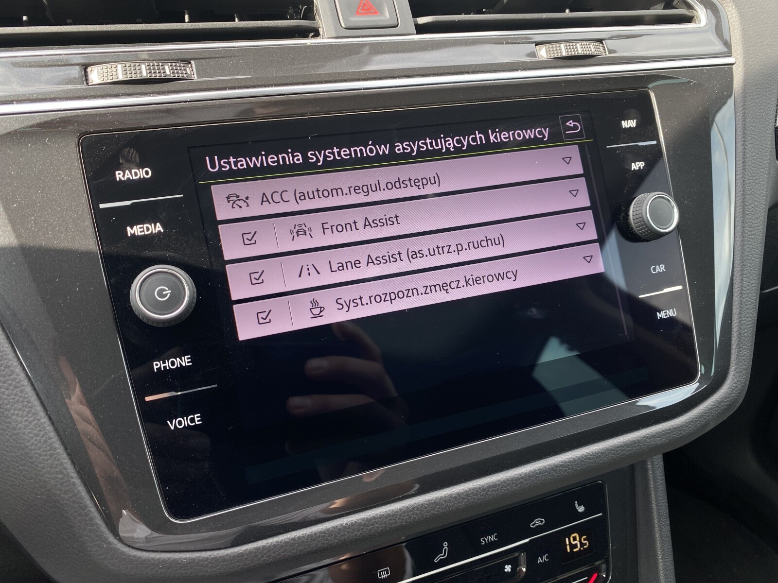 Volkswagen Tiguan - zdjęcie 20