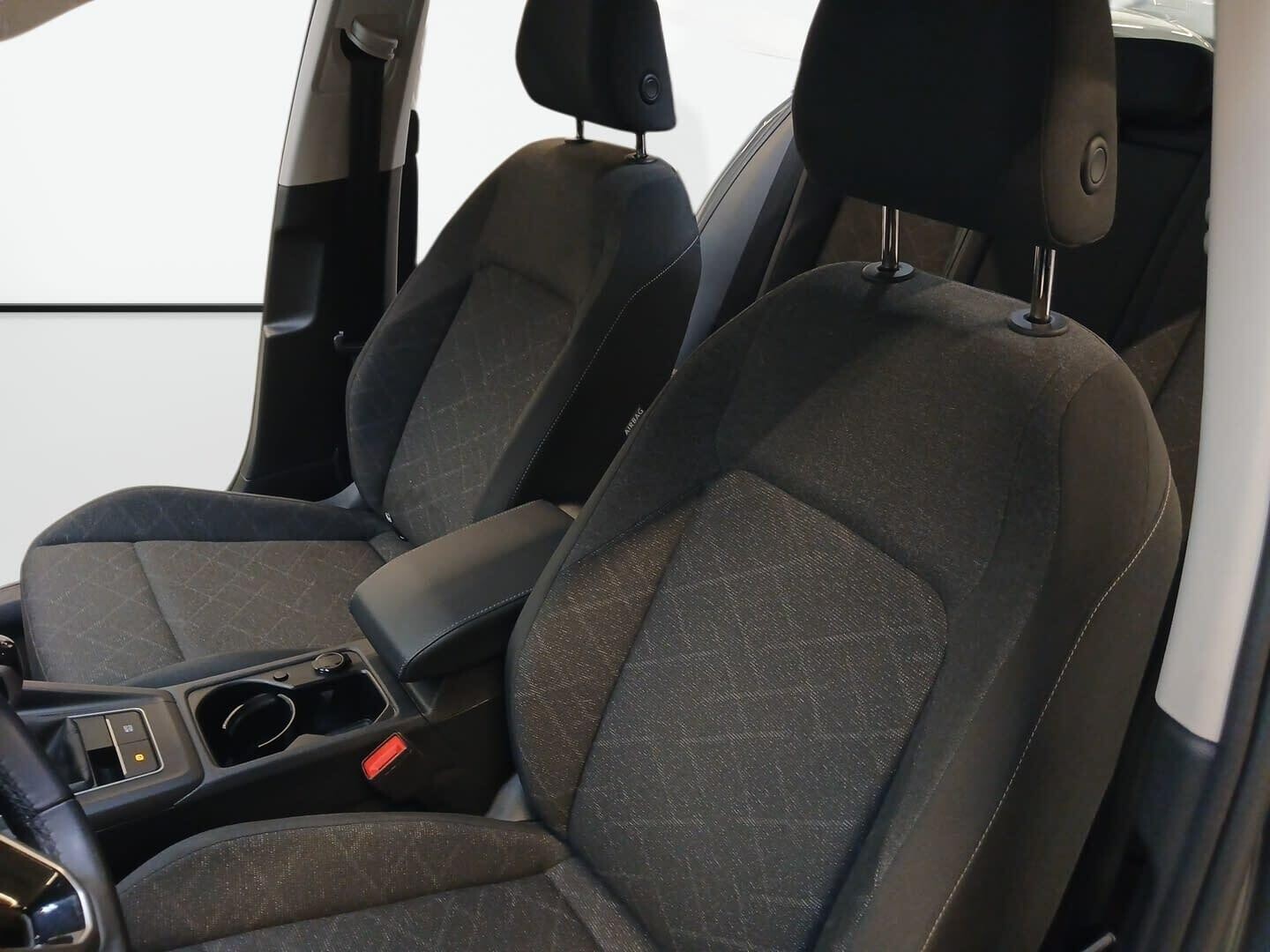 Volkswagen Golf - zdjęcie 11