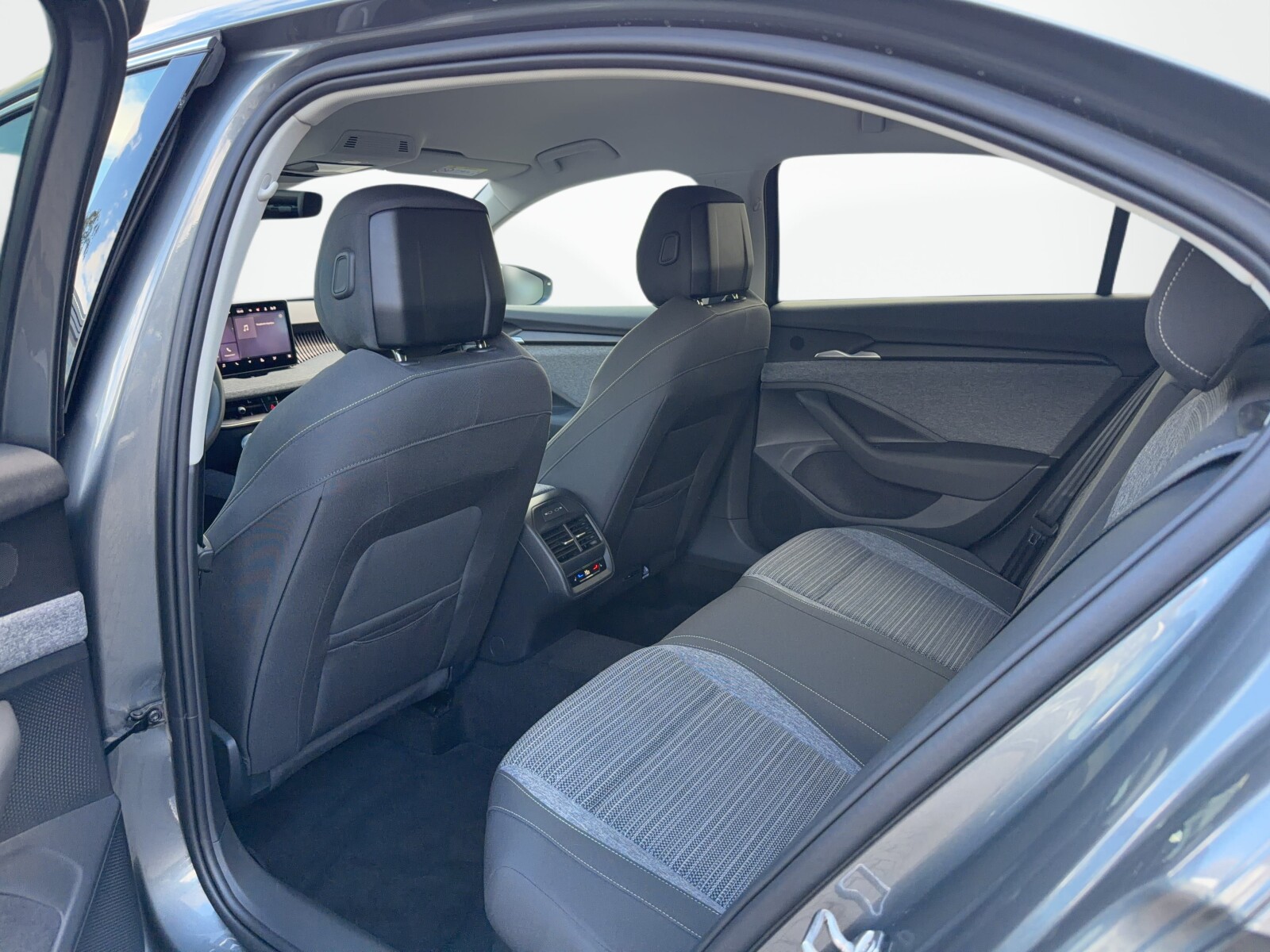 Škoda Superb - zdjęcie 36