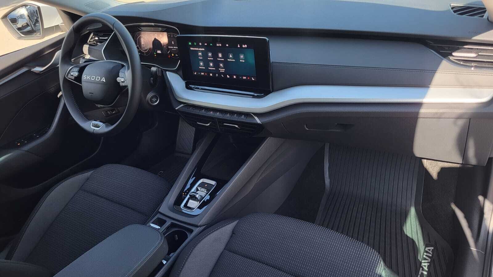 Škoda Octavia Combi - zdjęcie 16