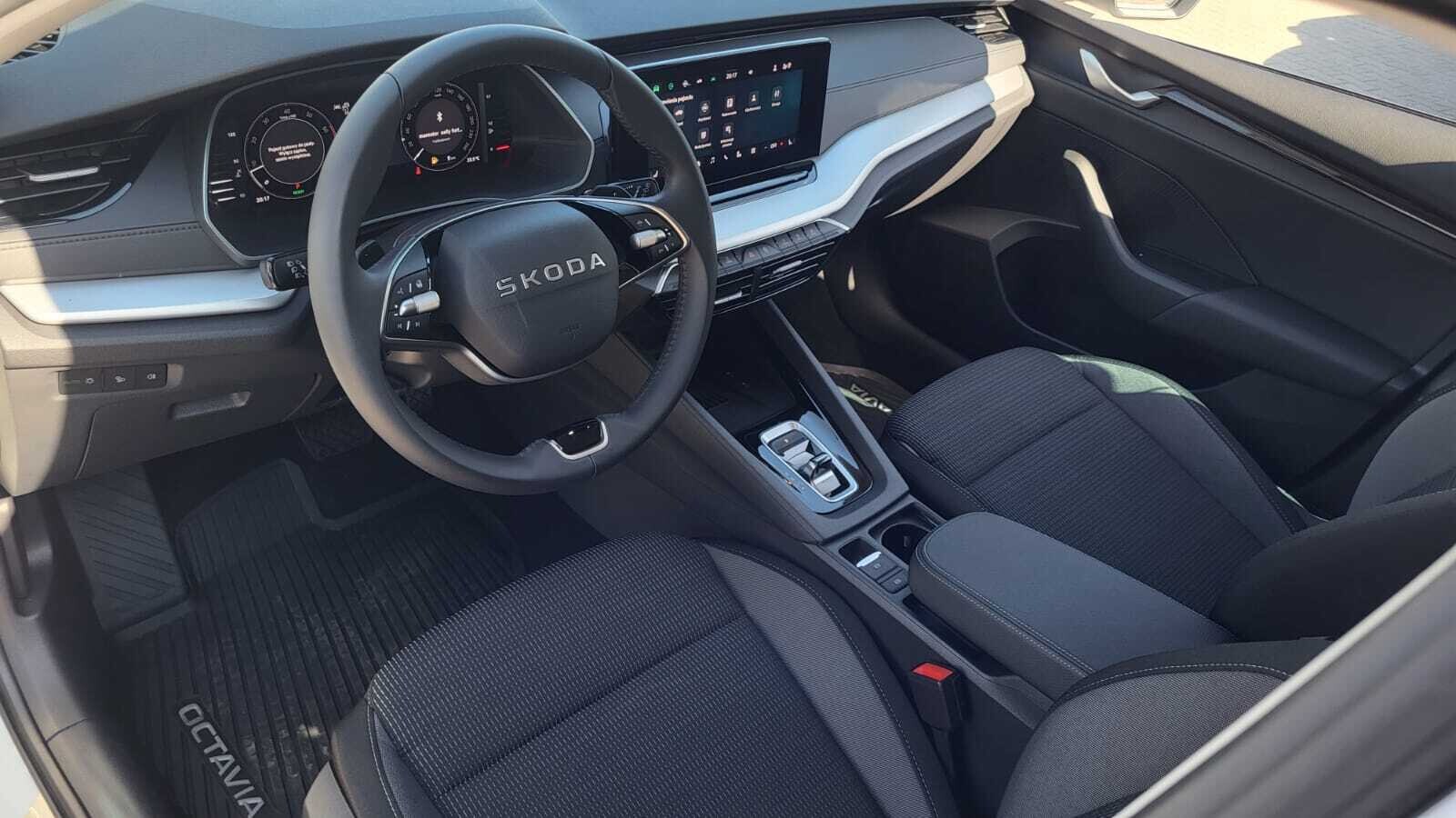 Škoda Octavia Combi - zdjęcie 10