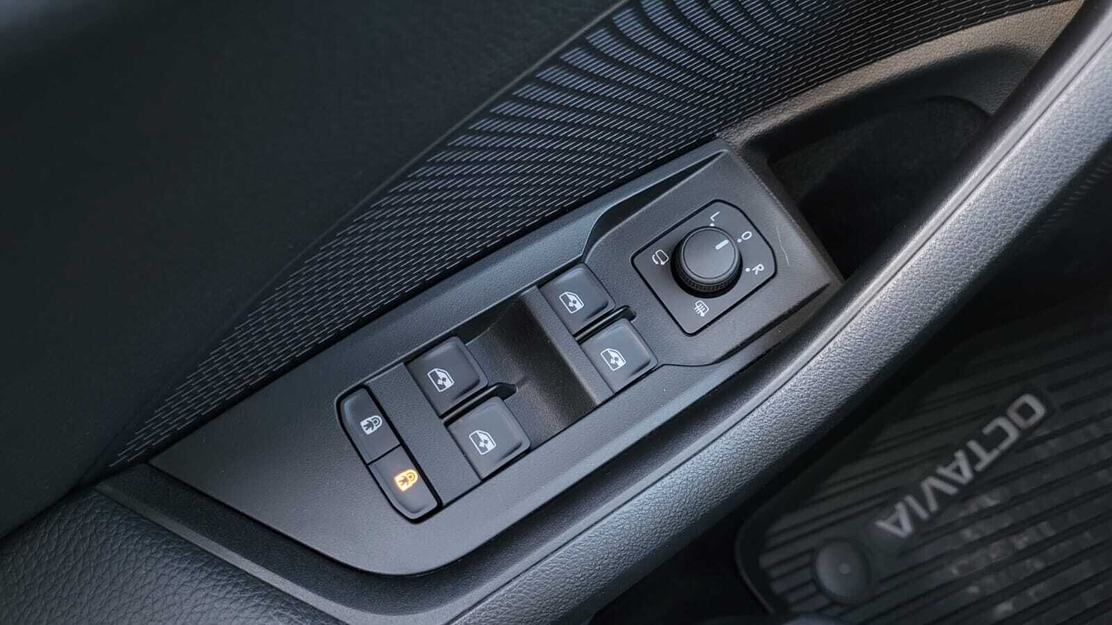 Škoda Octavia Combi - zdjęcie 17
