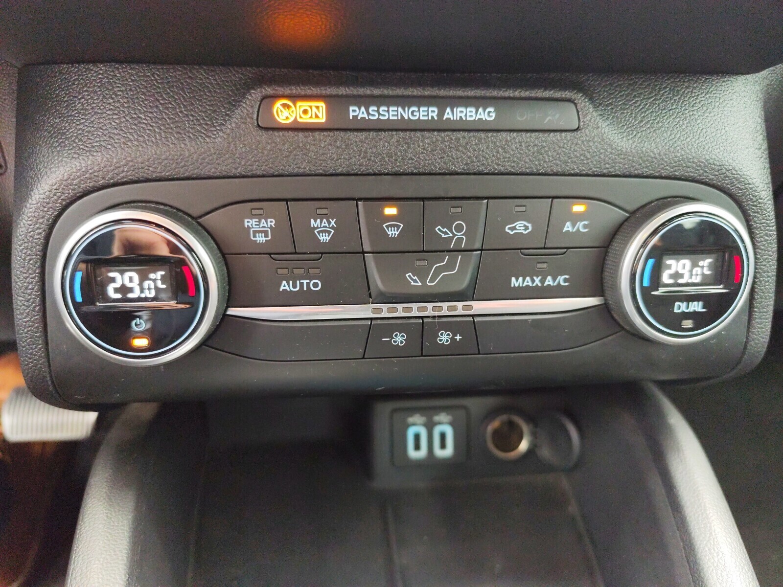 Ford Focus - zdjęcie 24