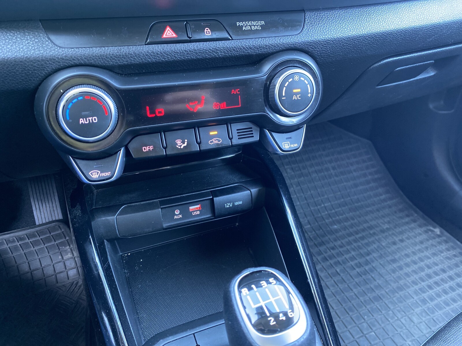 Kia Stonic - zdjęcie 21