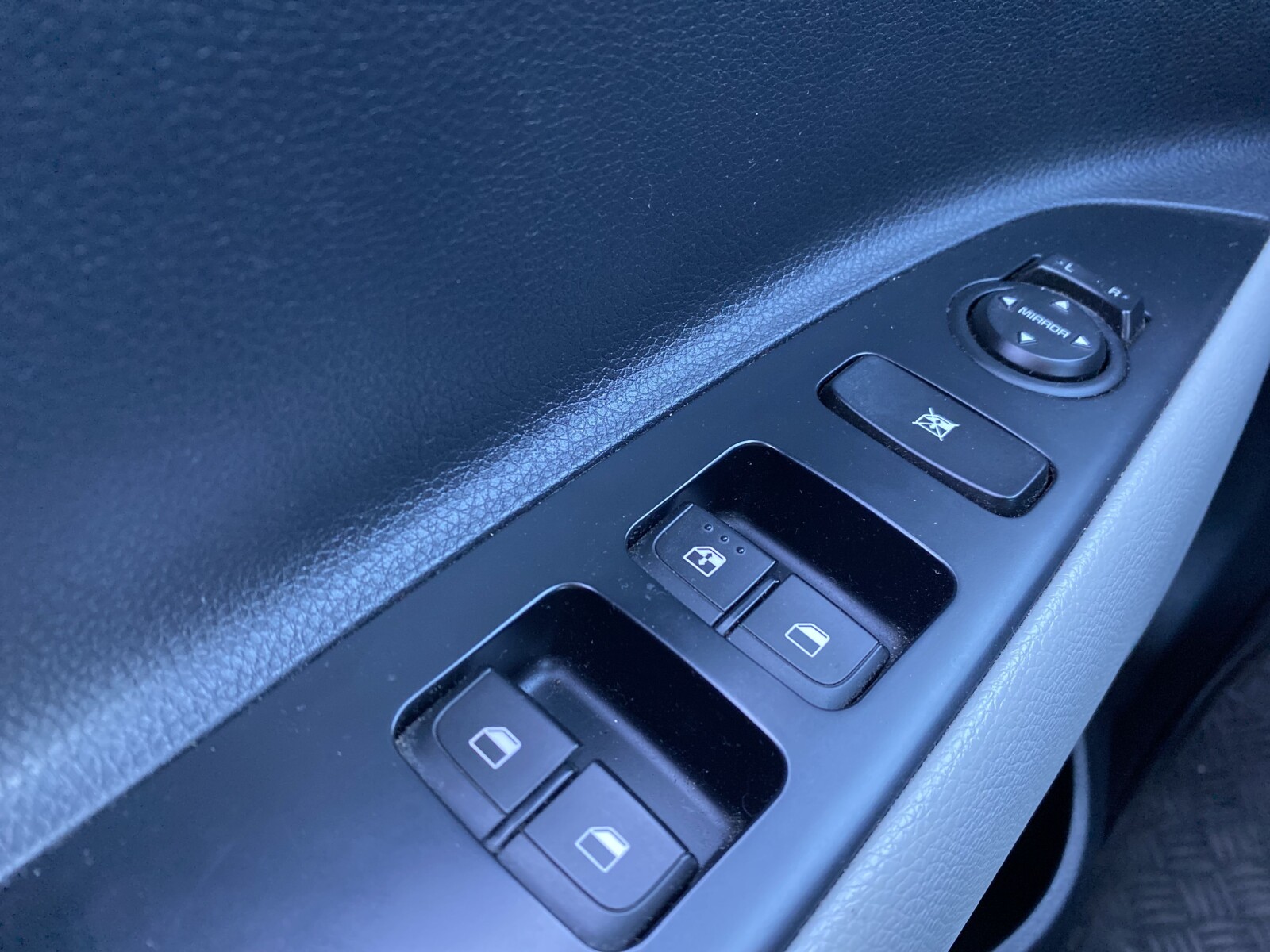Kia Stonic - zdjęcie 14