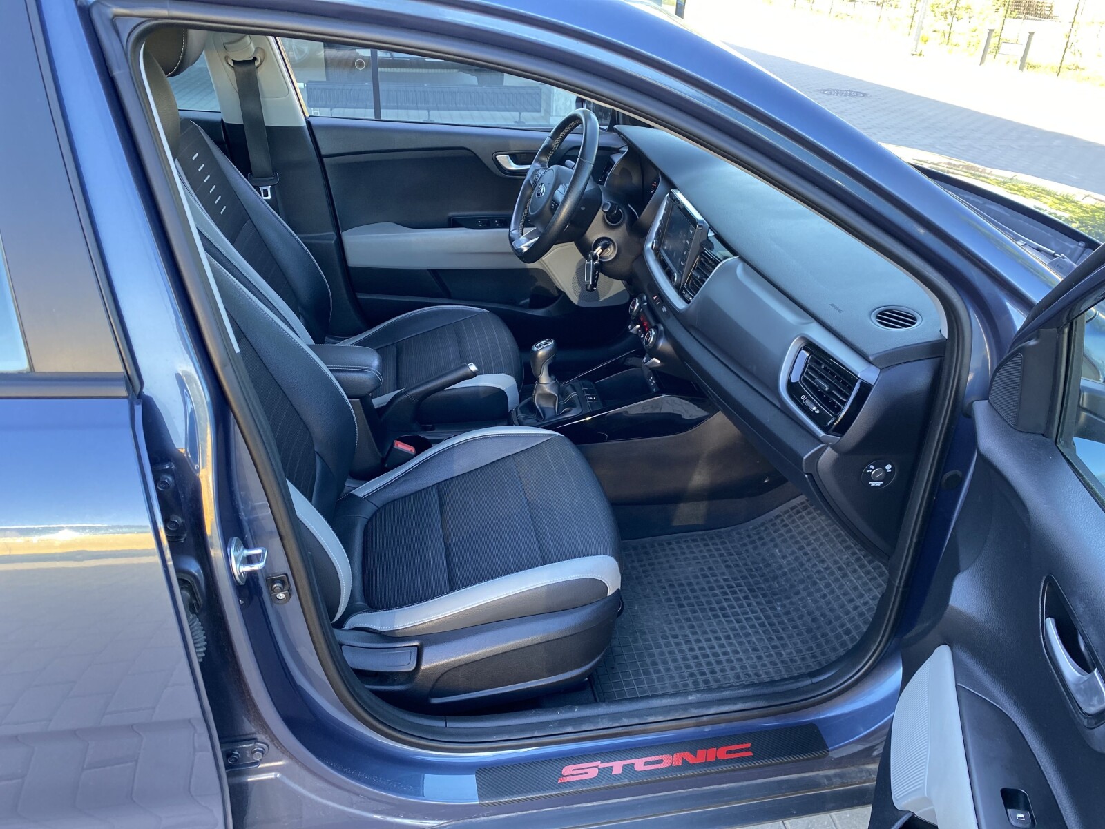 Kia Stonic - zdjęcie 12