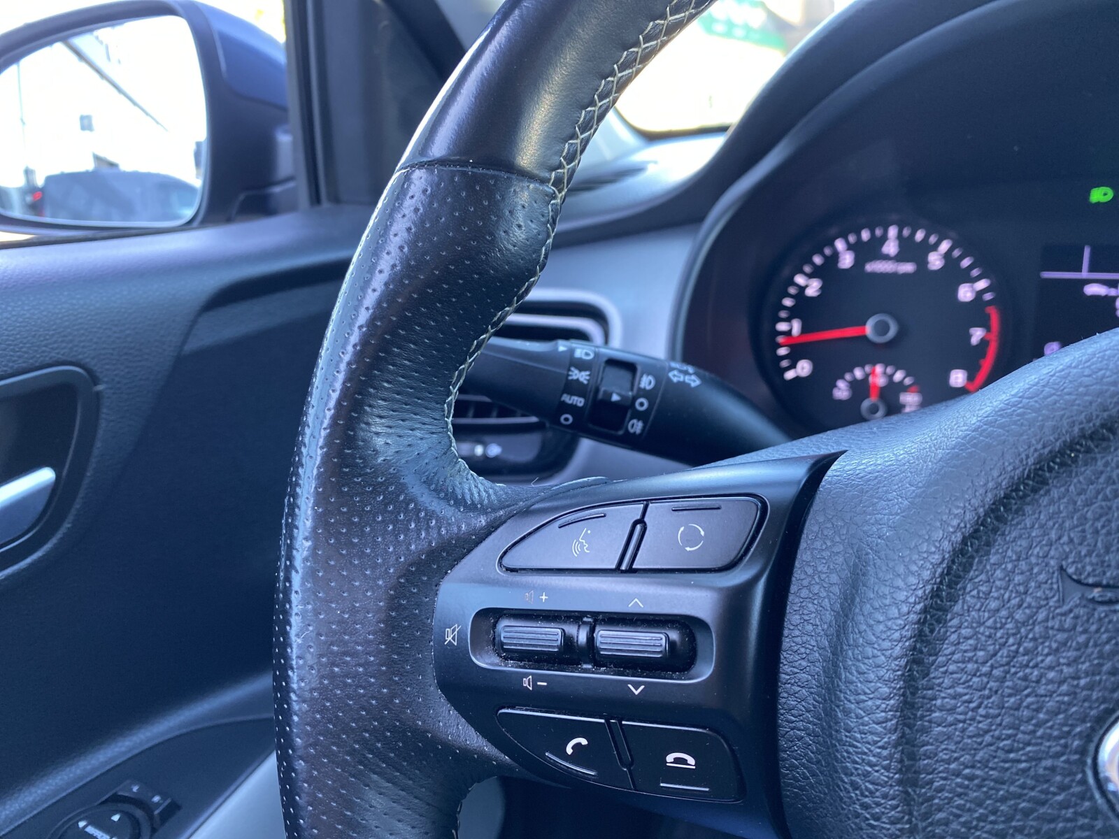 Kia Stonic - zdjęcie 16