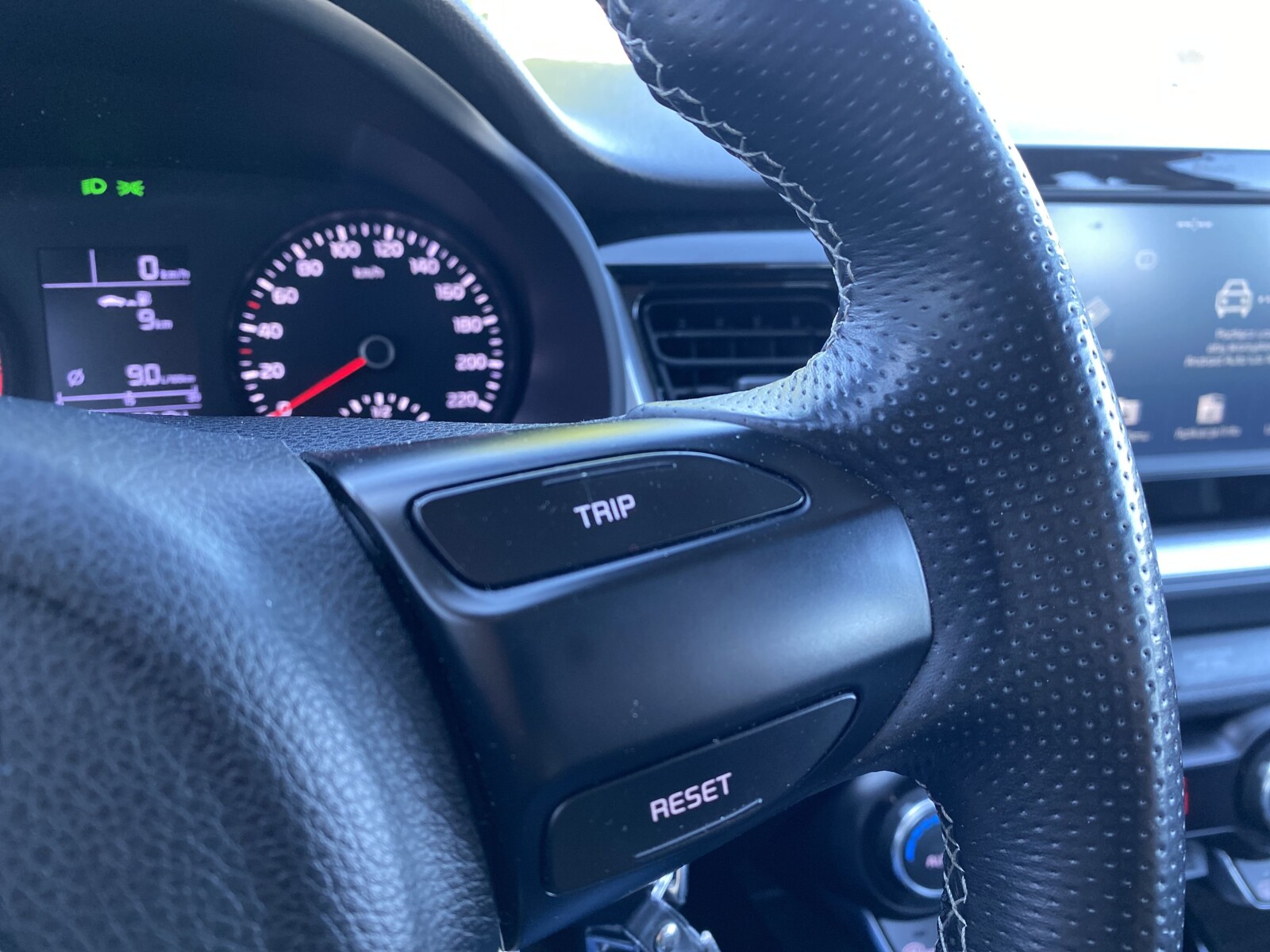 Kia Stonic - zdjęcie 17
