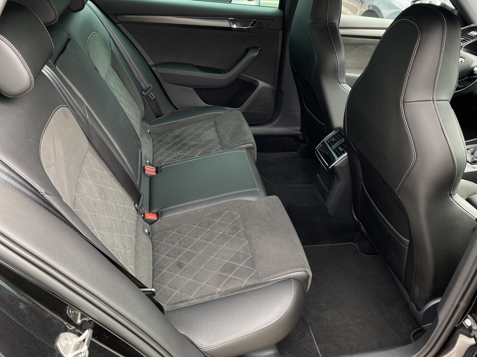 Škoda Superb Combi - zdjęcie 18