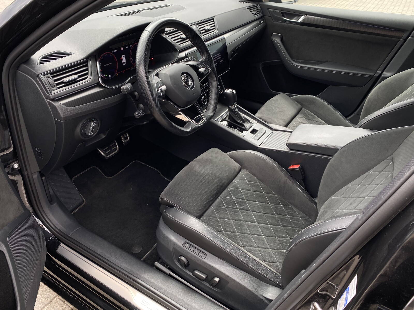 Škoda Superb Combi - zdjęcie 9