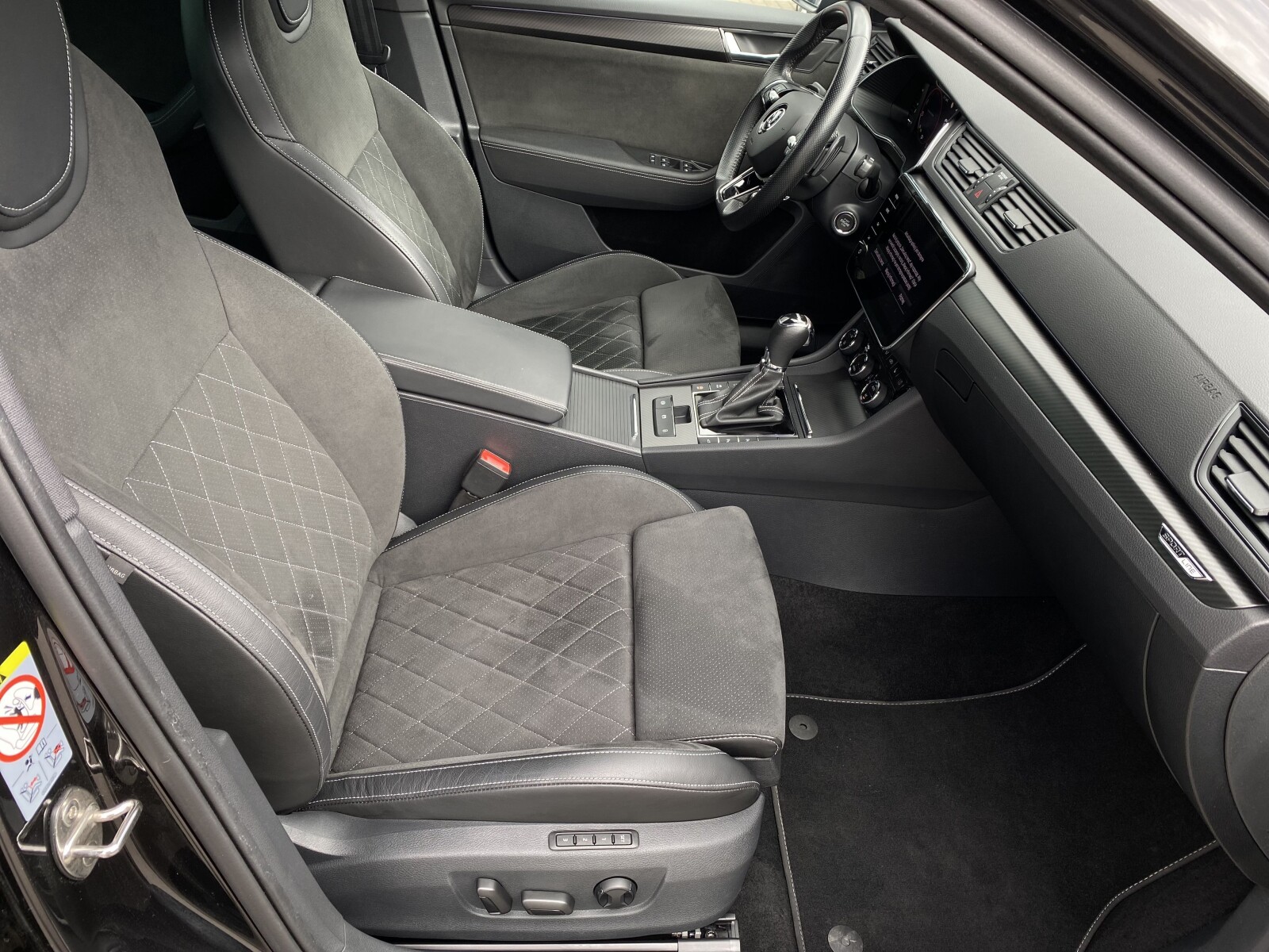 Škoda Superb Combi - zdjęcie 20