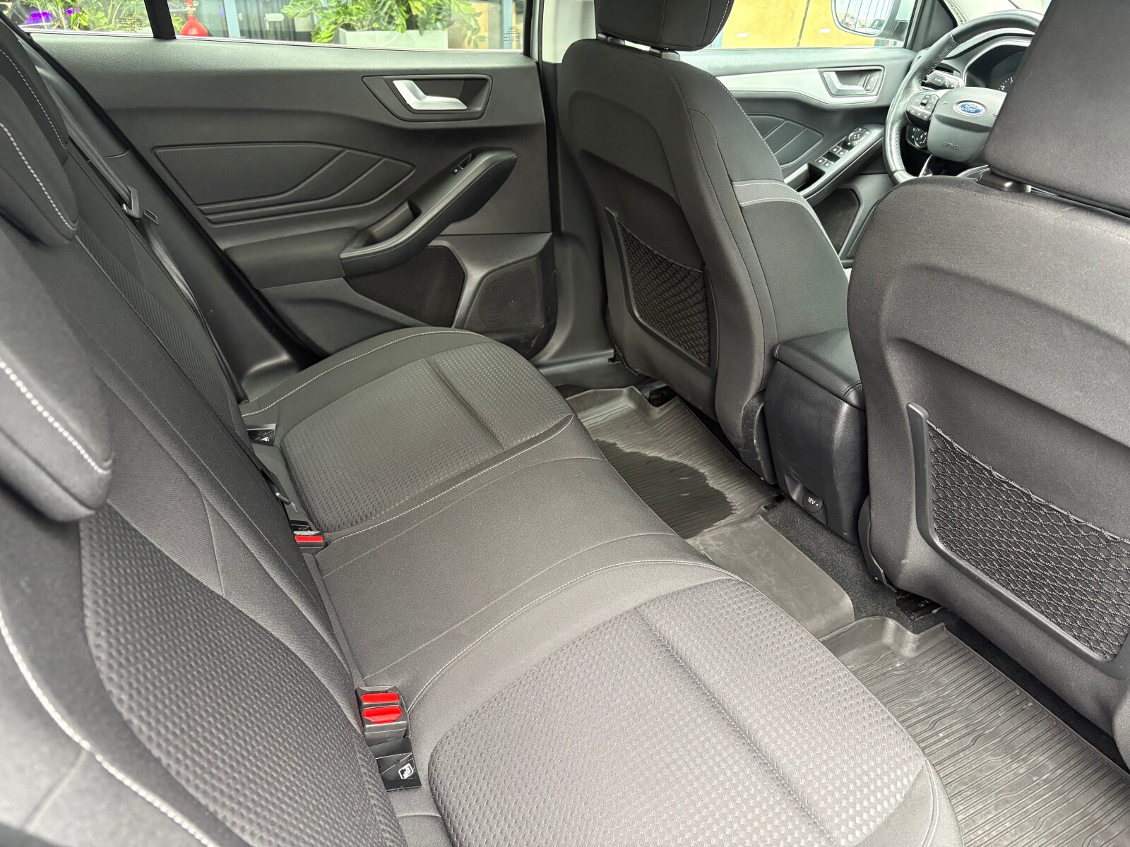 Ford Focus - zdjęcie 14