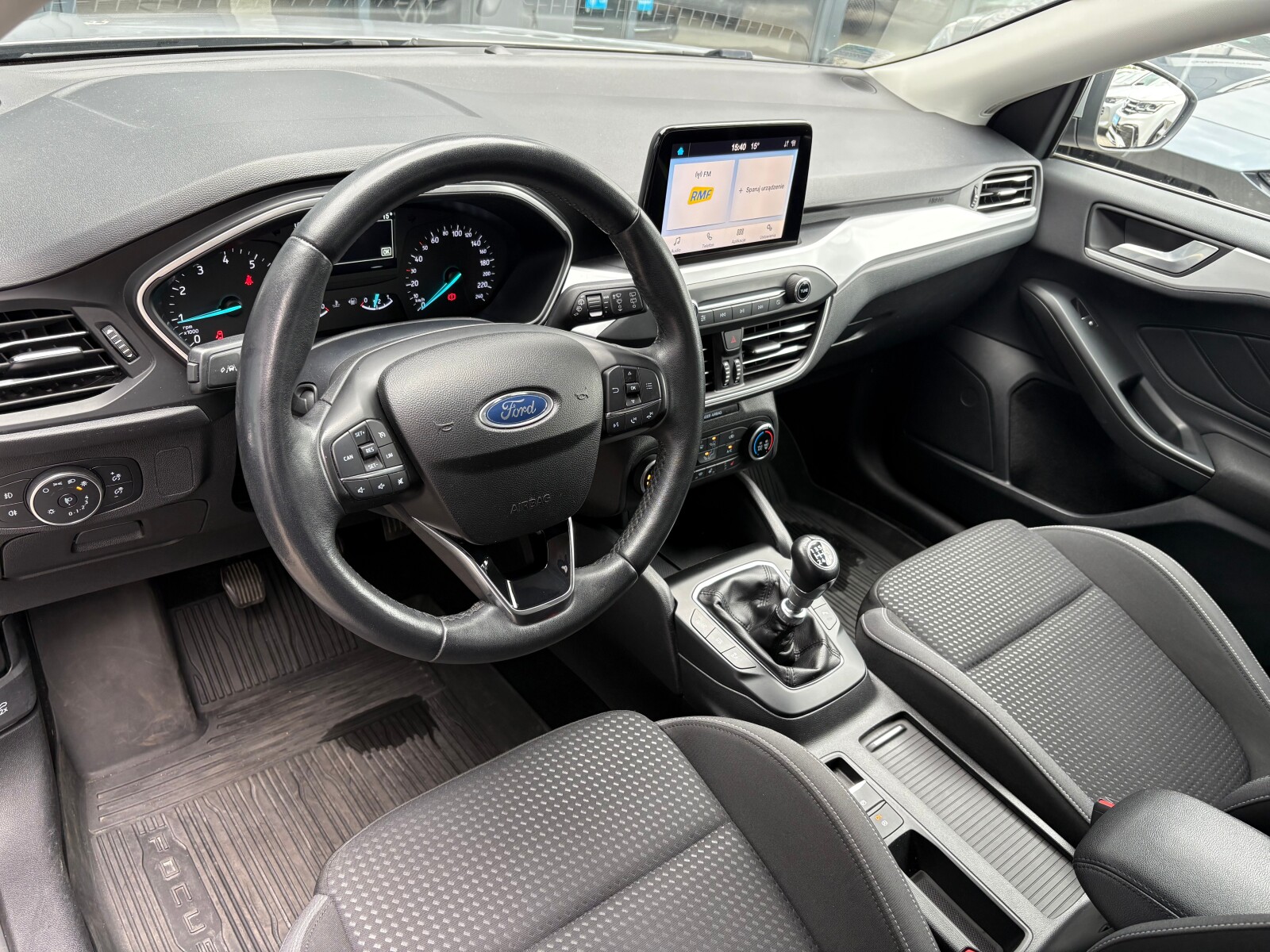 Ford Focus - zdjęcie 11