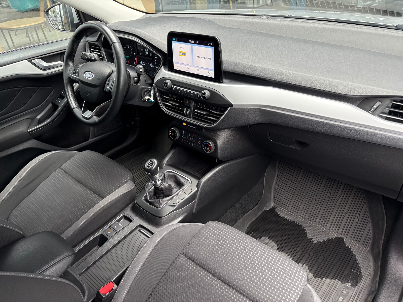 Ford Focus - zdjęcie 15