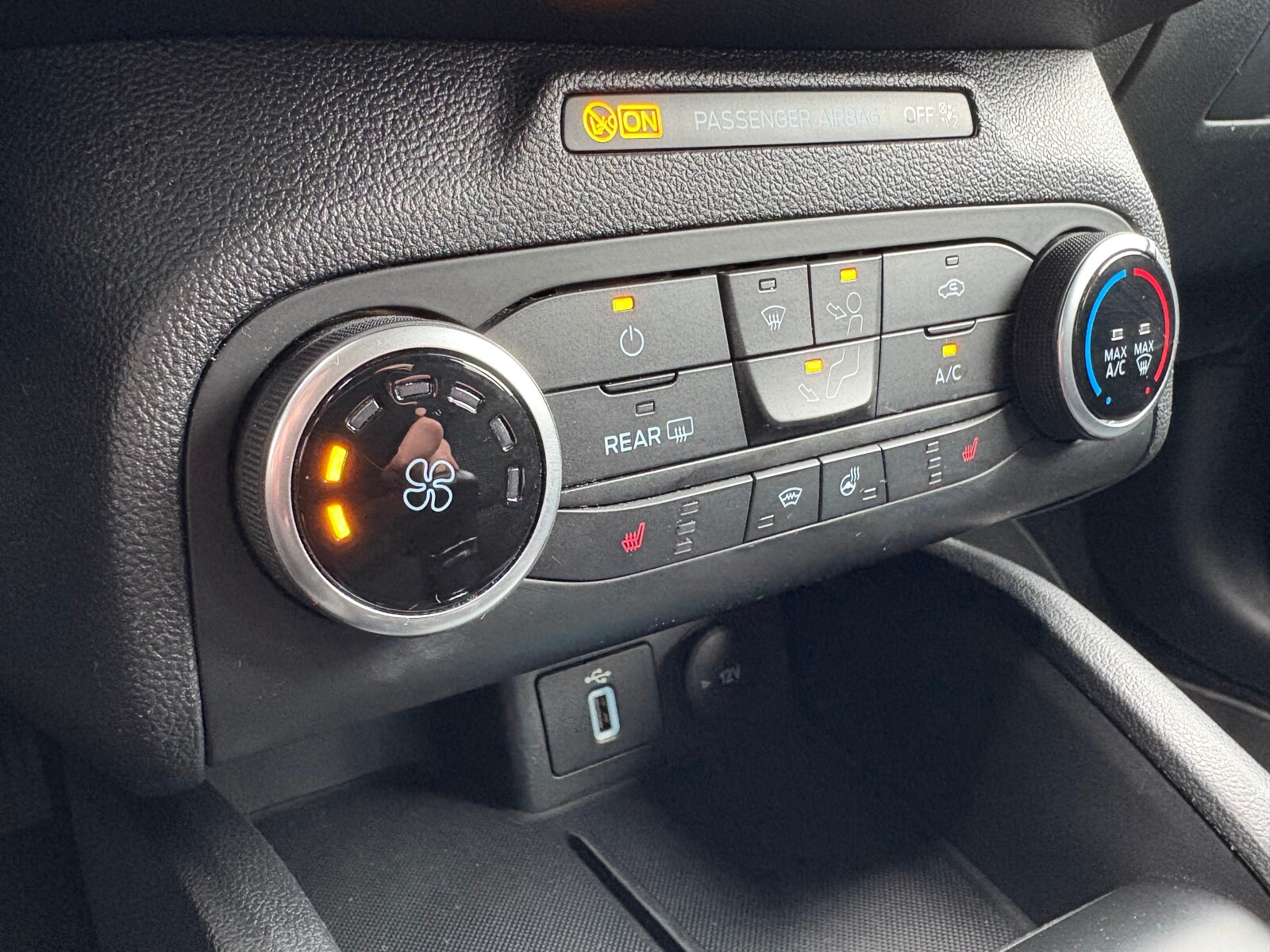 Ford Focus - zdjęcie 24