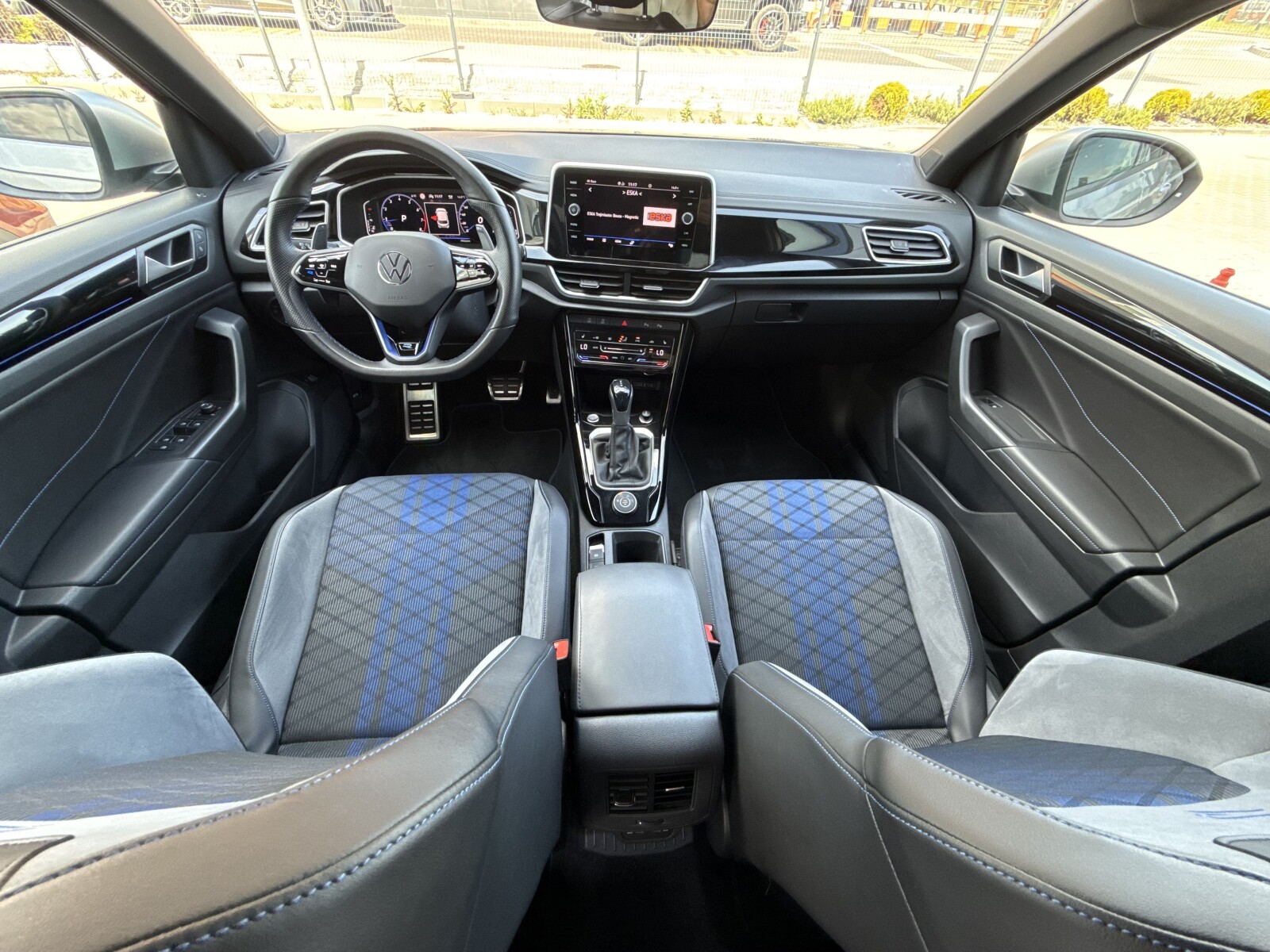 Volkswagen T-Roc - zdjęcie 21