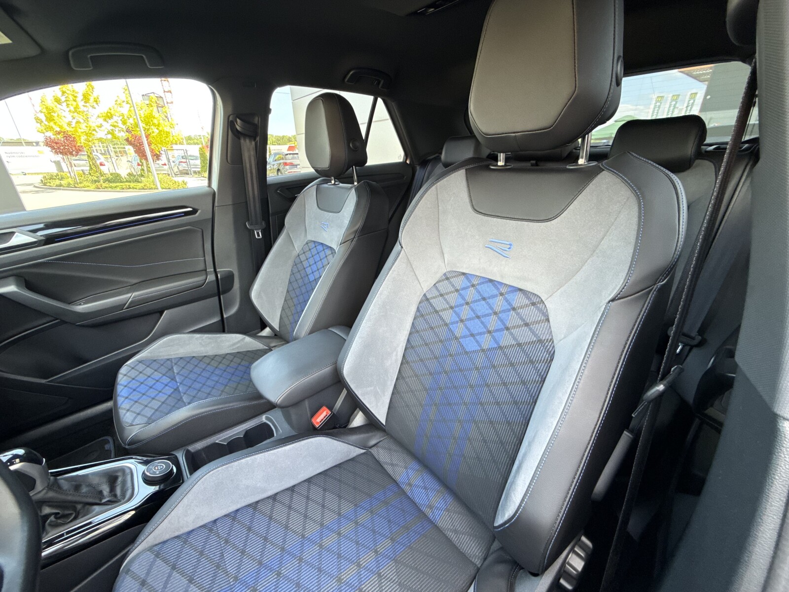 Volkswagen T-Roc - zdjęcie 22