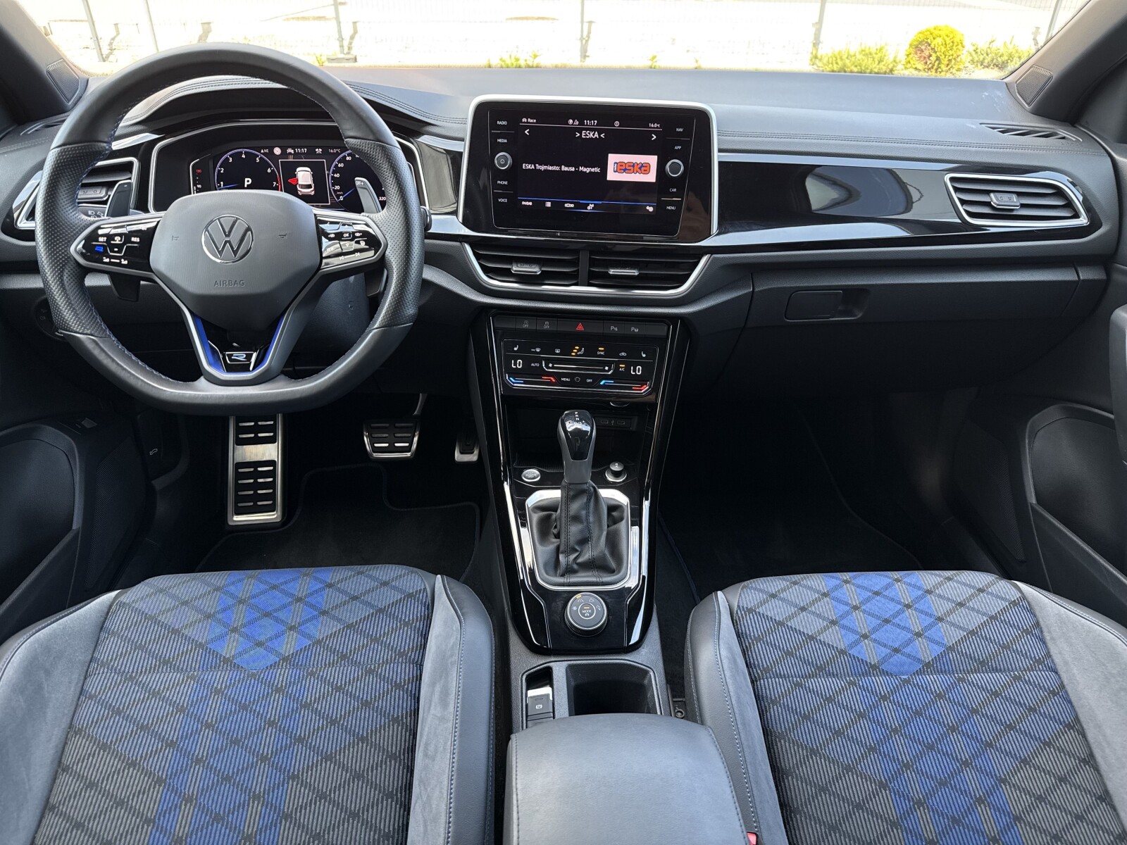 Volkswagen T-Roc - zdjęcie 20