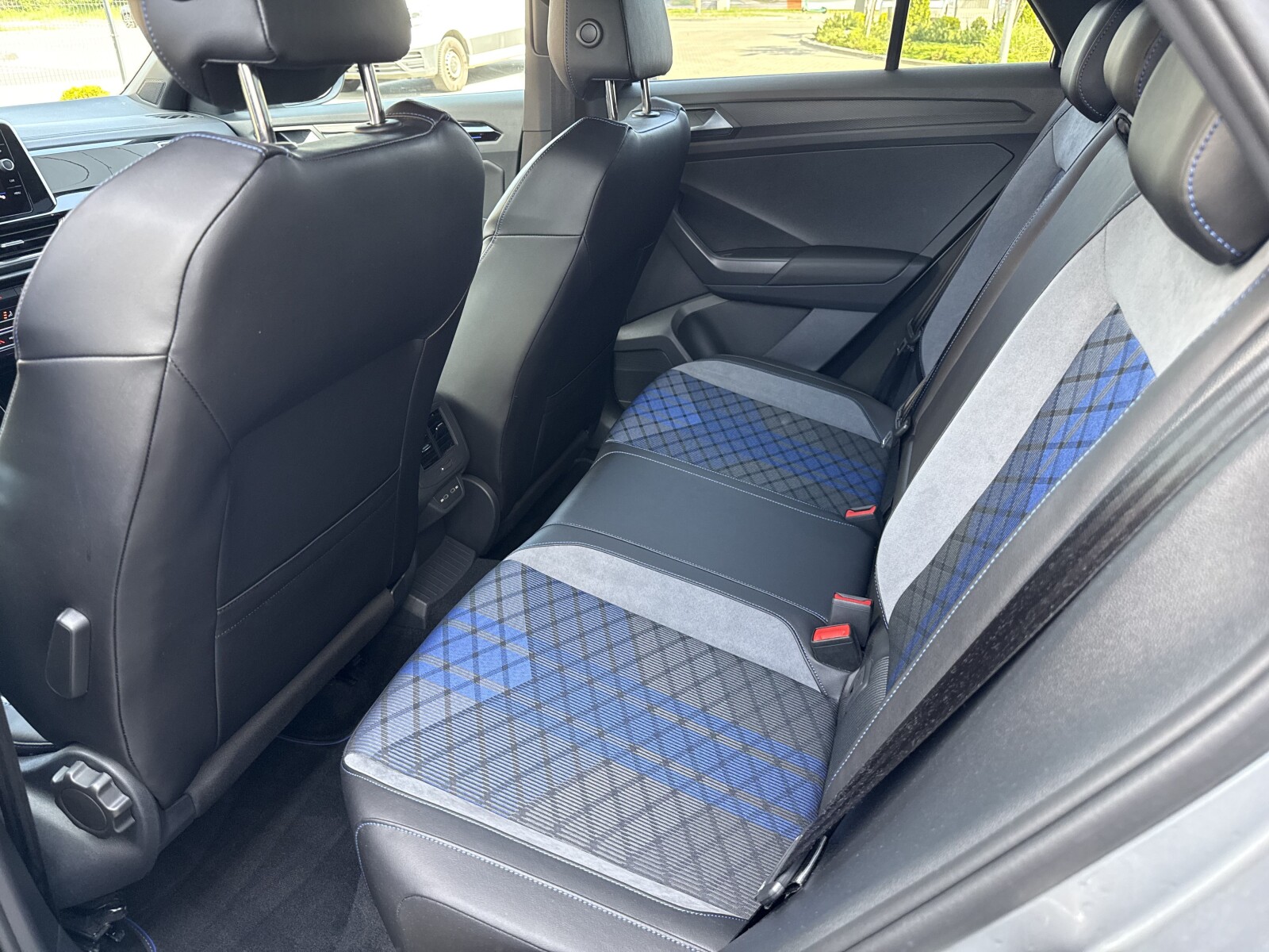 Volkswagen T-Roc - zdjęcie 19