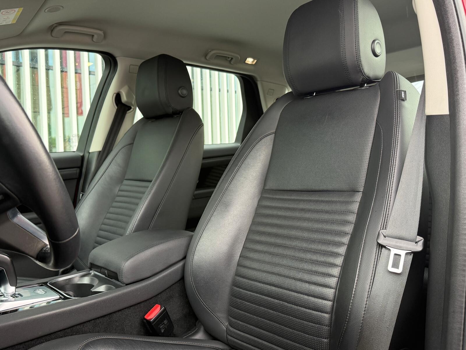 Land Rover Discovery Sport - zdjęcie 22