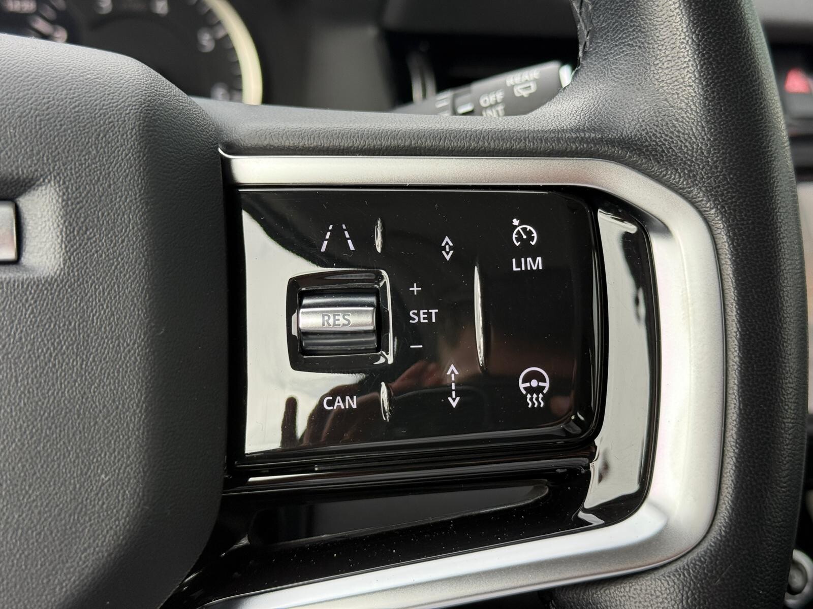 Land Rover Discovery Sport - zdjęcie 13
