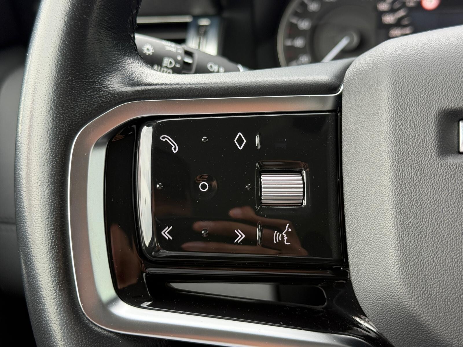 Land Rover Discovery Sport - zdjęcie 14