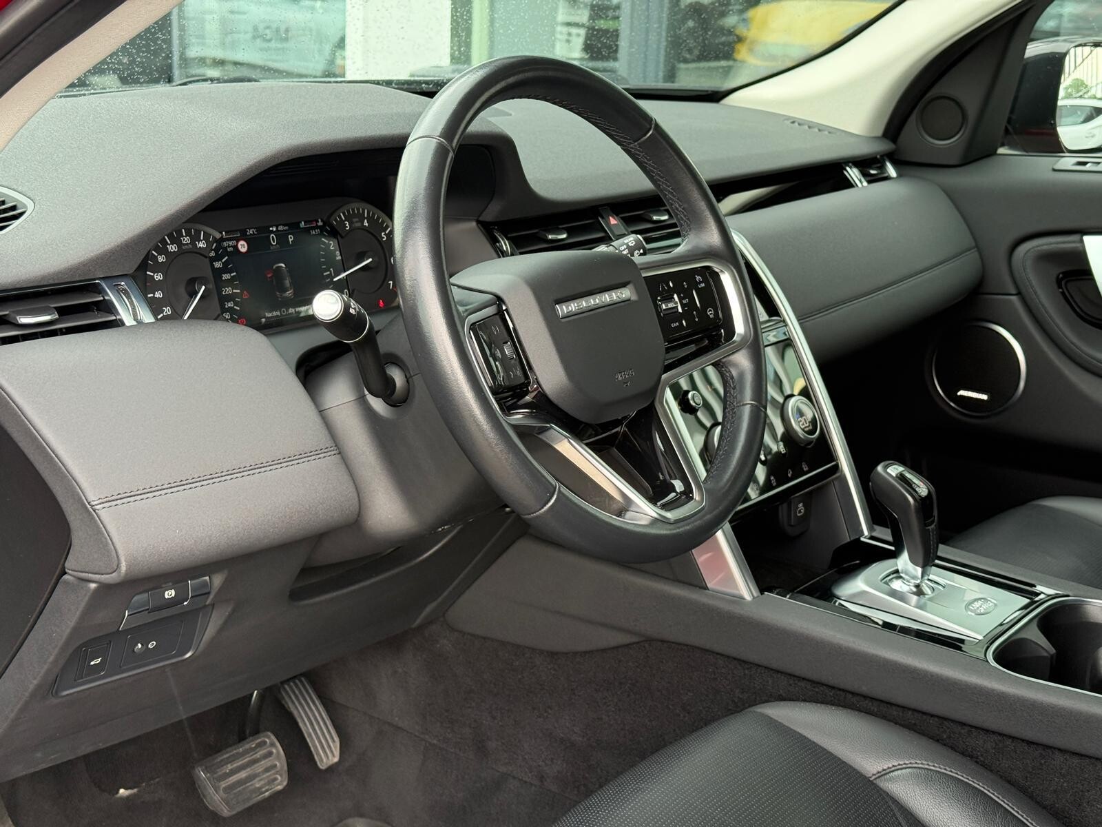 Land Rover Discovery Sport - zdjęcie 9