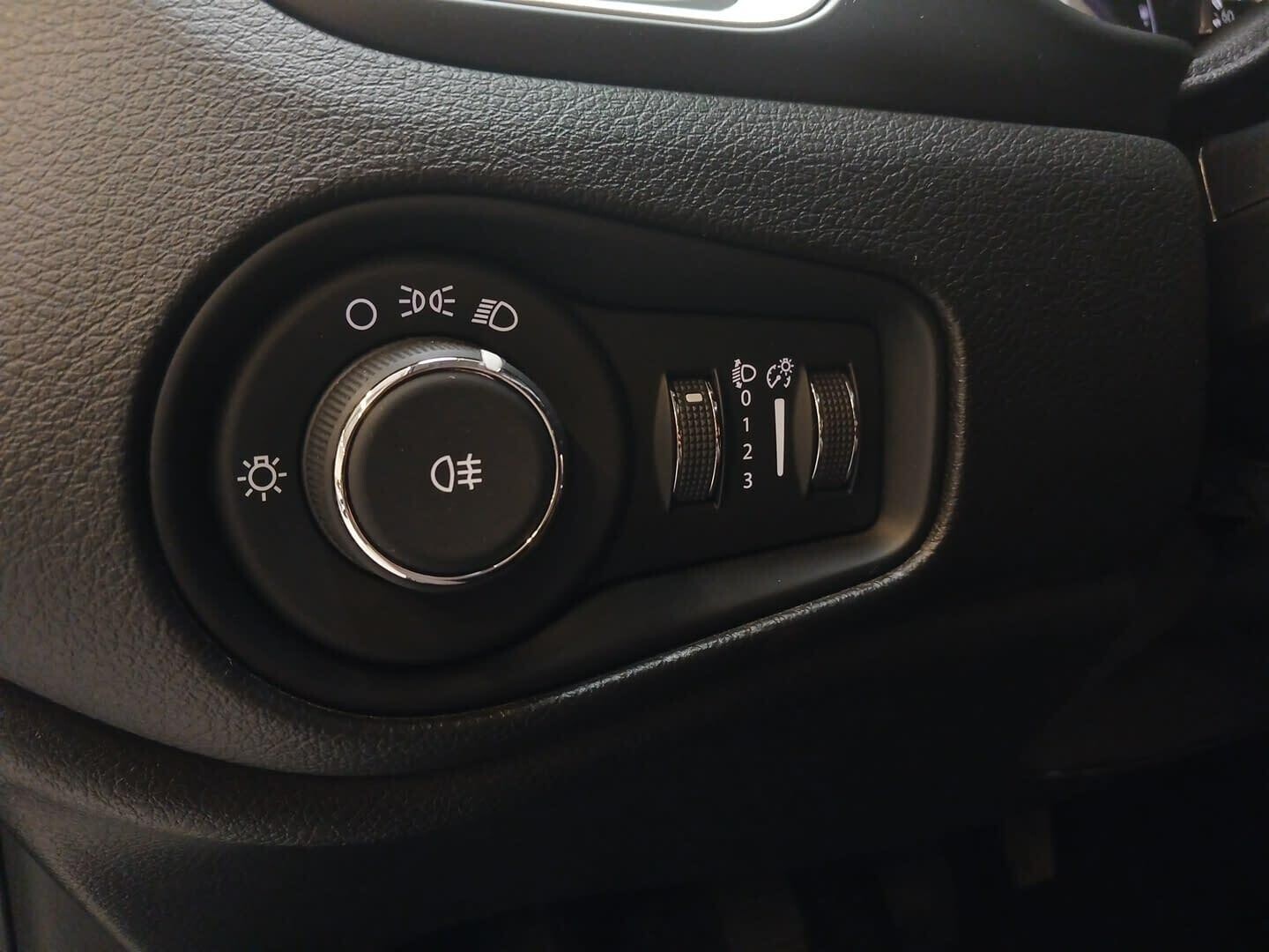 Jeep Renegade - zdjęcie 23